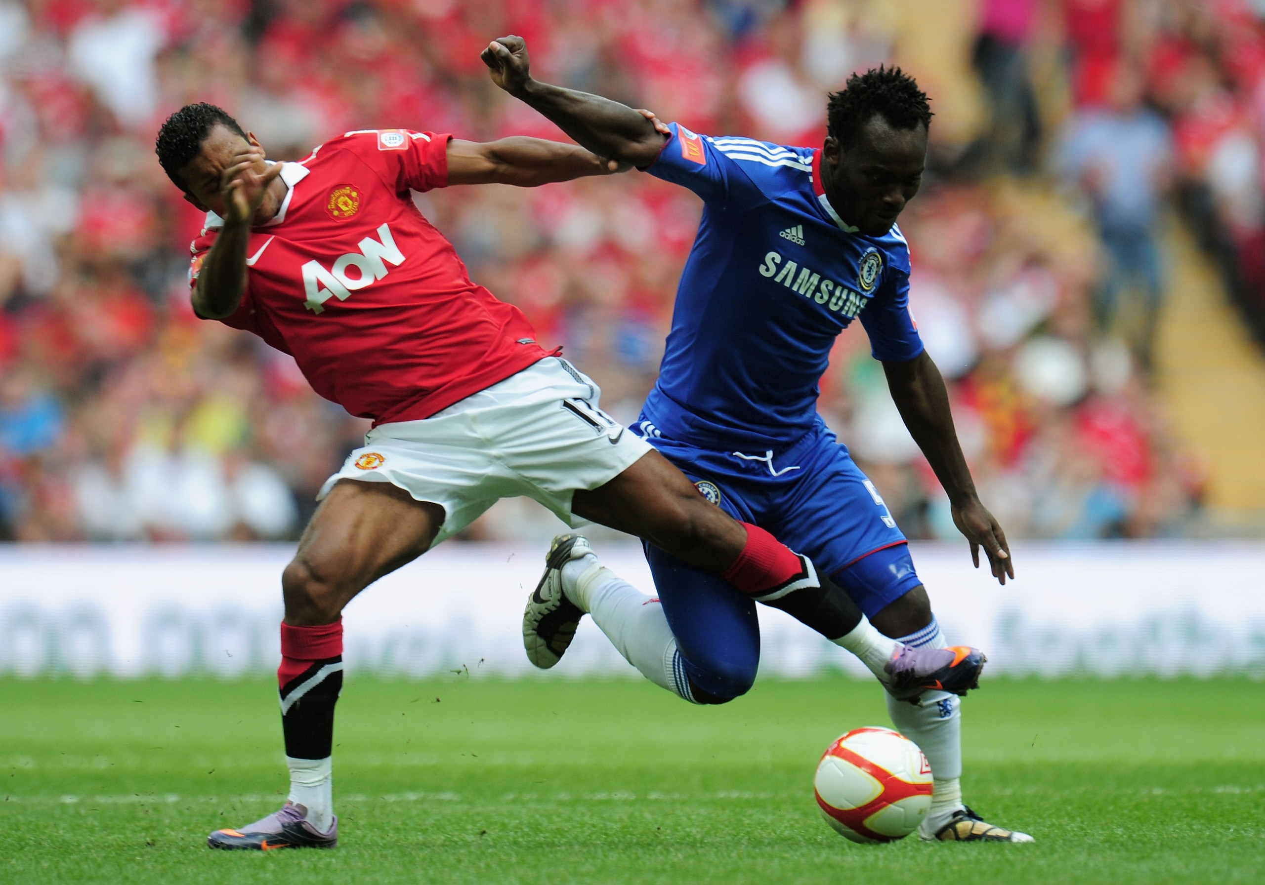 LONDON, ENGLAND - AUGUST 08:  Nani of Manchester United tackles Michael Essien of Chelsea during the FA Community Shield match between Chelsea and Manchester United at Wembley Stadium on August 8, 2010 in London, England.  (Photo by Shaun Botterill/Getty
