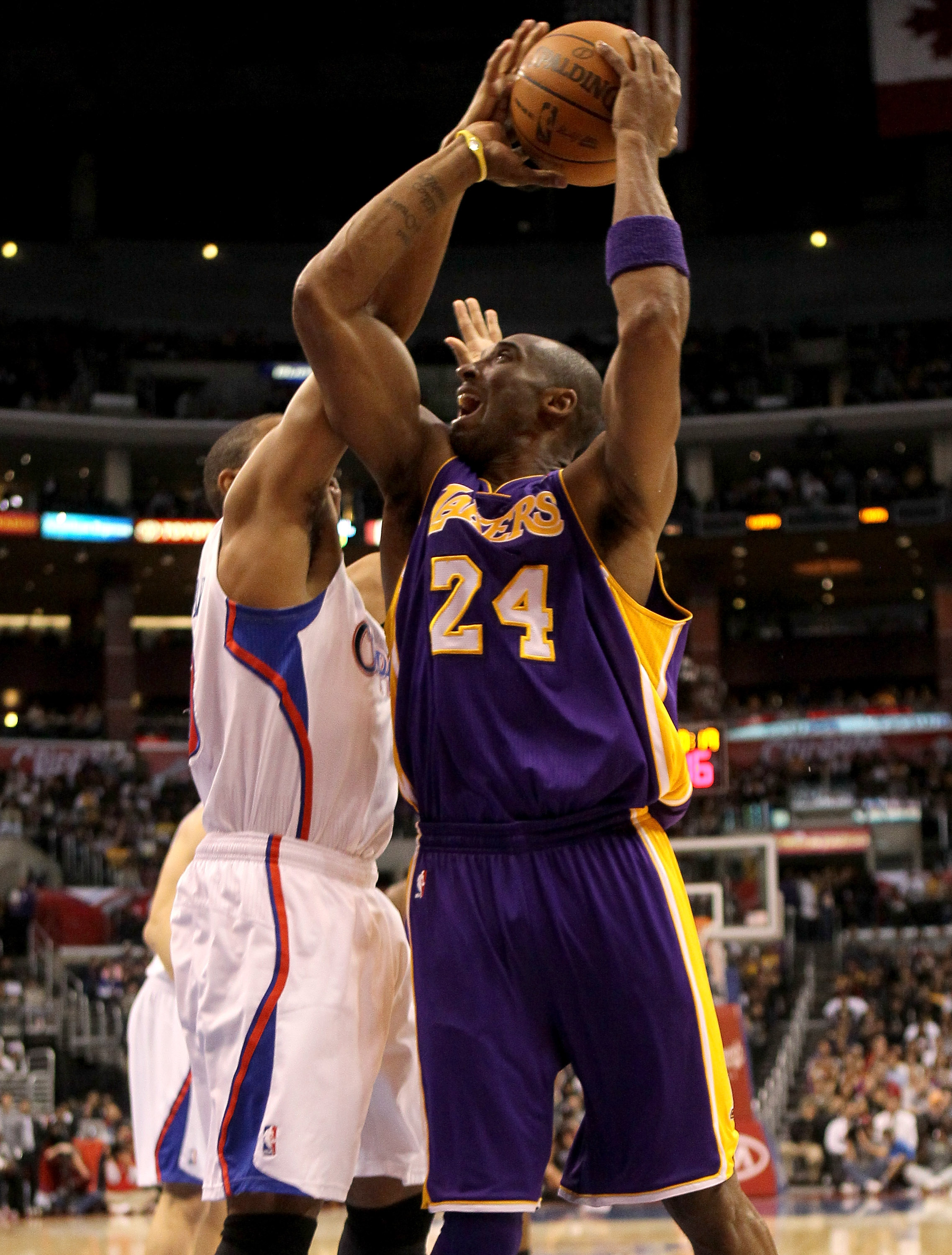 LOS ANGELES, CA - DECEMBER 08:  Kobe Bryant #24 of the Los Angeles Lakers shoots over Eric Gordon #10 of the Los Angeles Clippers at Staples Center on December 8, 2010 in Los Angeles, California.  The Lakers won 87-86.  NOTE TO USER: User expressly acknow