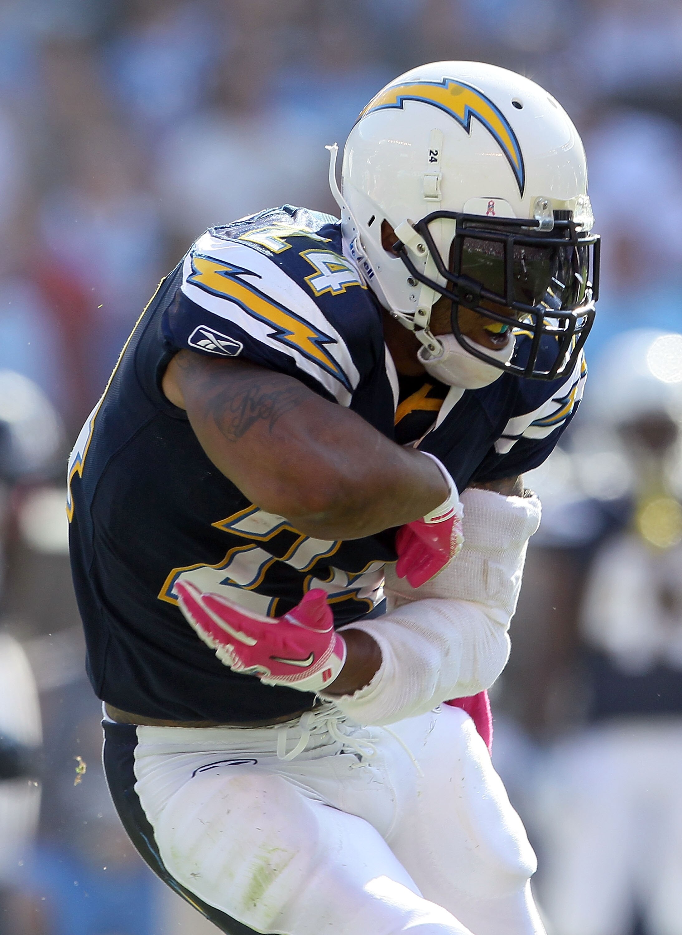 SAN DIEGO - OCTOBER 03:  Ryan Matthews #24 of the San Diego Chargers carries the ball against the Arizona Cardinals during the game at Qualcomm Stadium on October 3, 2010 in San Diego, California.  (Photo by Jeff Gross/Getty Images)