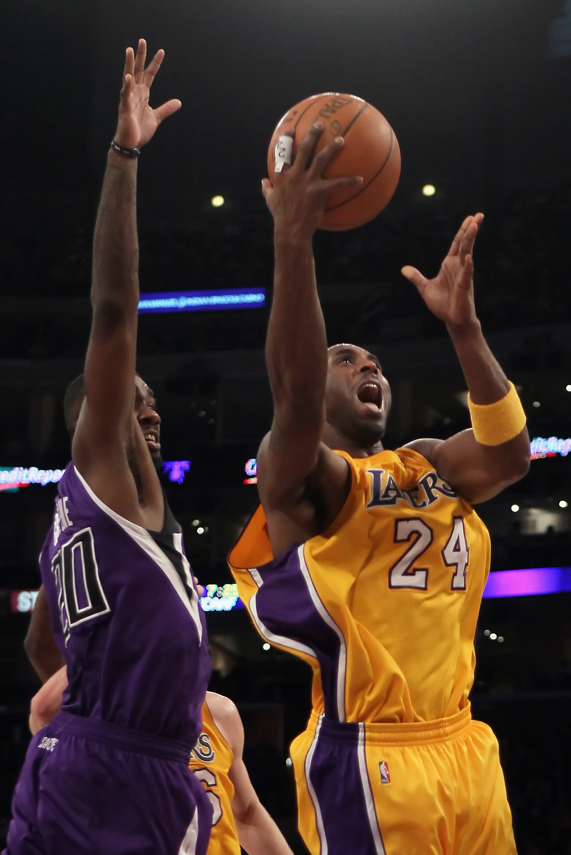 LOS ANGELES, CA - DECEMBER 03:  Kobe Bryant #24 of the Los Angeles Lakers drives to the basket past Donte Greene #20 of the Sacramento Kings during the first half at Staples Center on December 3, 2010 in Los Angeles, California. The Lakers defeated the Ki