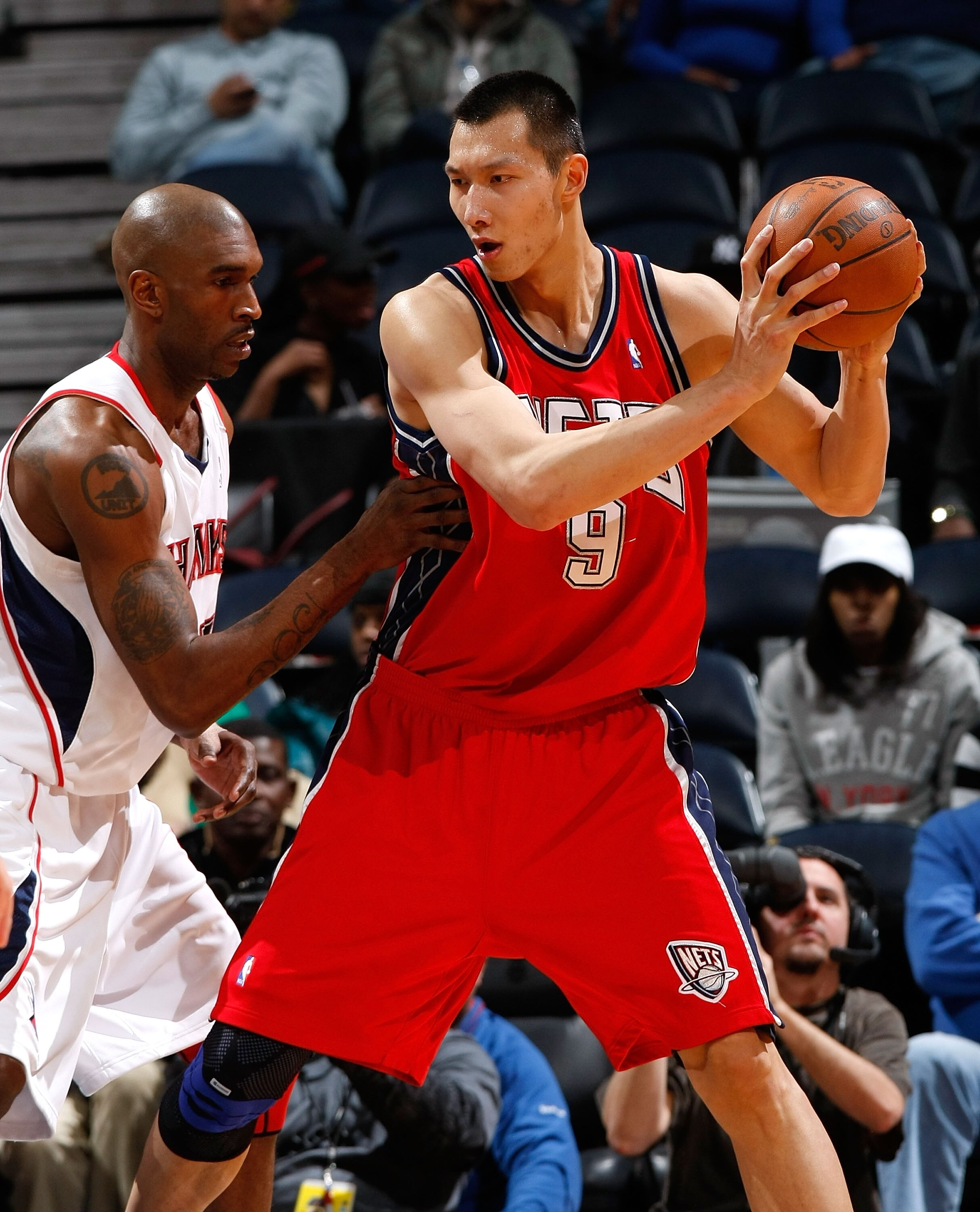 ATLANTA - JANUARY 06:  Joe Smith #32 of the Atlanta Hawks defends against Yi Jianlian #9 of the New Jersey Nets at Philips Arena on January 6, 2010 in Atlanta, Georgia.  NOTE TO USER: User expressly acknowledges and agrees that, by downloading and/or usin
