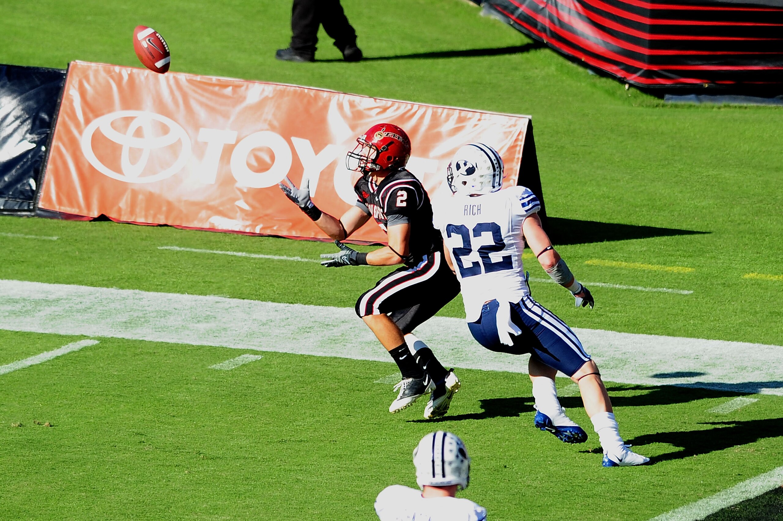 SAN DIEGO - OCTOBER 17: Preston King #2  of San Diego State Aztecs catches the ball as Andrew Rich #22 of BYU Cougars defends him at Qualcomm Stadium on October 17, 2009 in San Diego, California.  (Photo by Jacob de Golish/Getty Images)