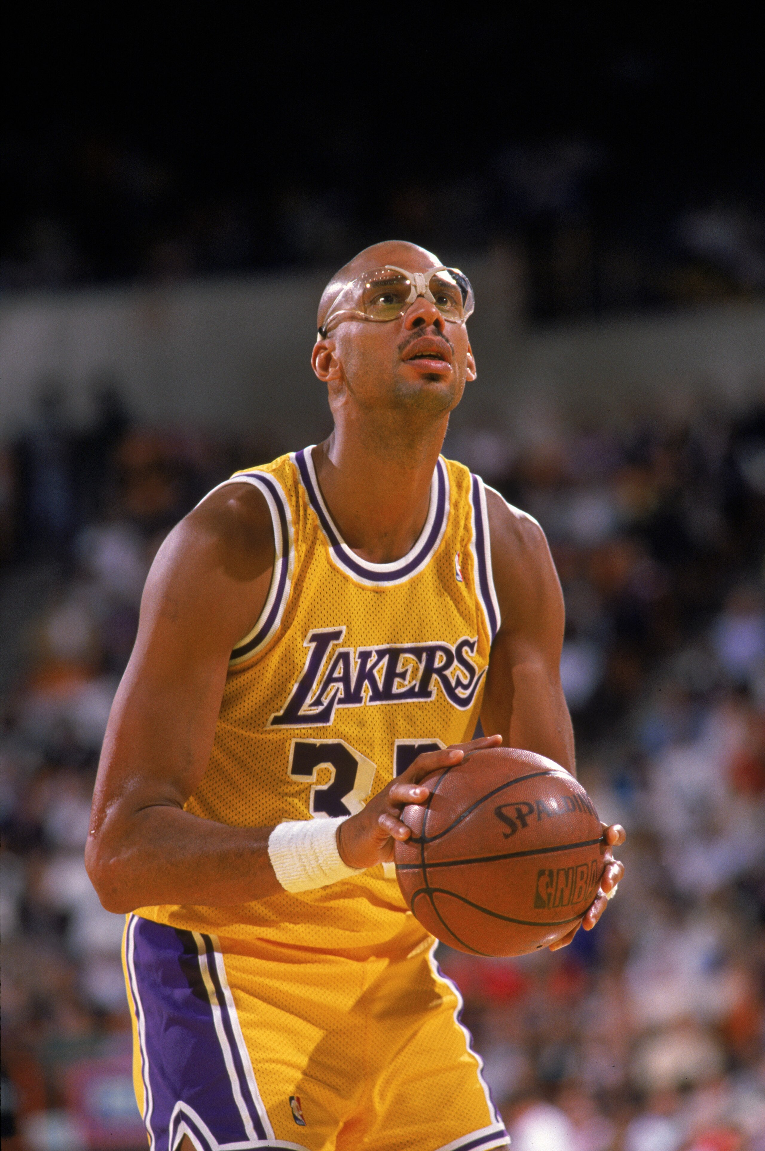 LOS ANGELES - 1987:  Kareem Abdul-Jabbar #33 of the Los Angeles Lakers shoots a free throw during an NBA game at the Great Western Forum in Los Angeles, California in 1987. (Photo by: Mike Powell/Getty Images)