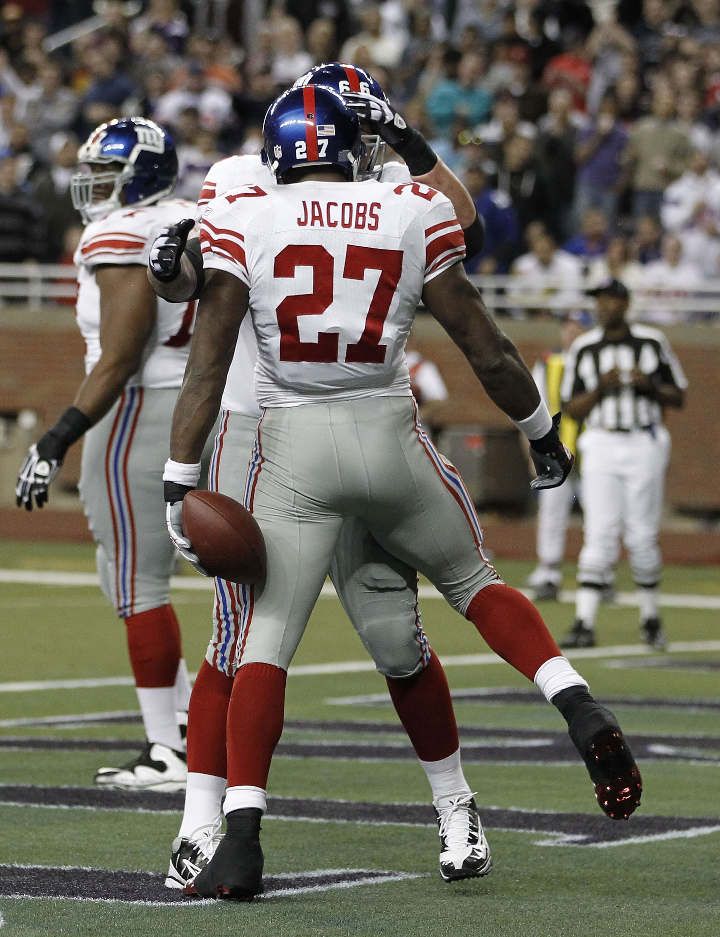 DETROIT, MI - DECEMBER 13:  Brandon Jacobs #27 of the New York Giants celebrates a second quarter touchdown with David Diehl #66 while playing the Minnesota Vikings at Ford Field on December 13, 2010 in Detroit, Michigan.  (Photo by Gregory Shamus/Getty I
