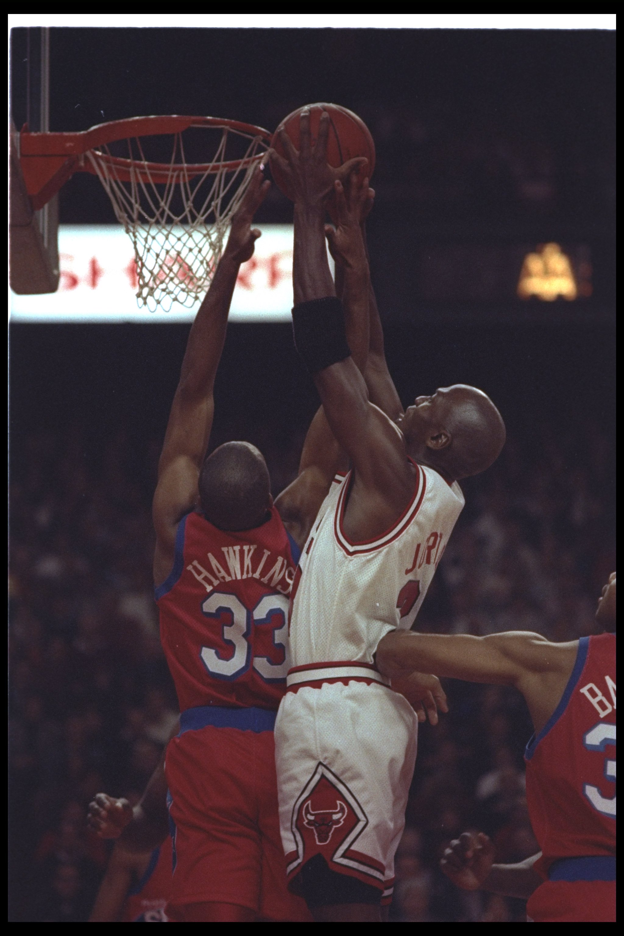 1 Nov 1991:  Guard Michael Jordan of the Chicago Bulls (right) goes up for two during a game against the Philadelphia 76ers at the United Center in Chicago, Illinois.  The Bulls won the game, 110-90. Mandatory Credit: Jonathan Daniel  /Allsport