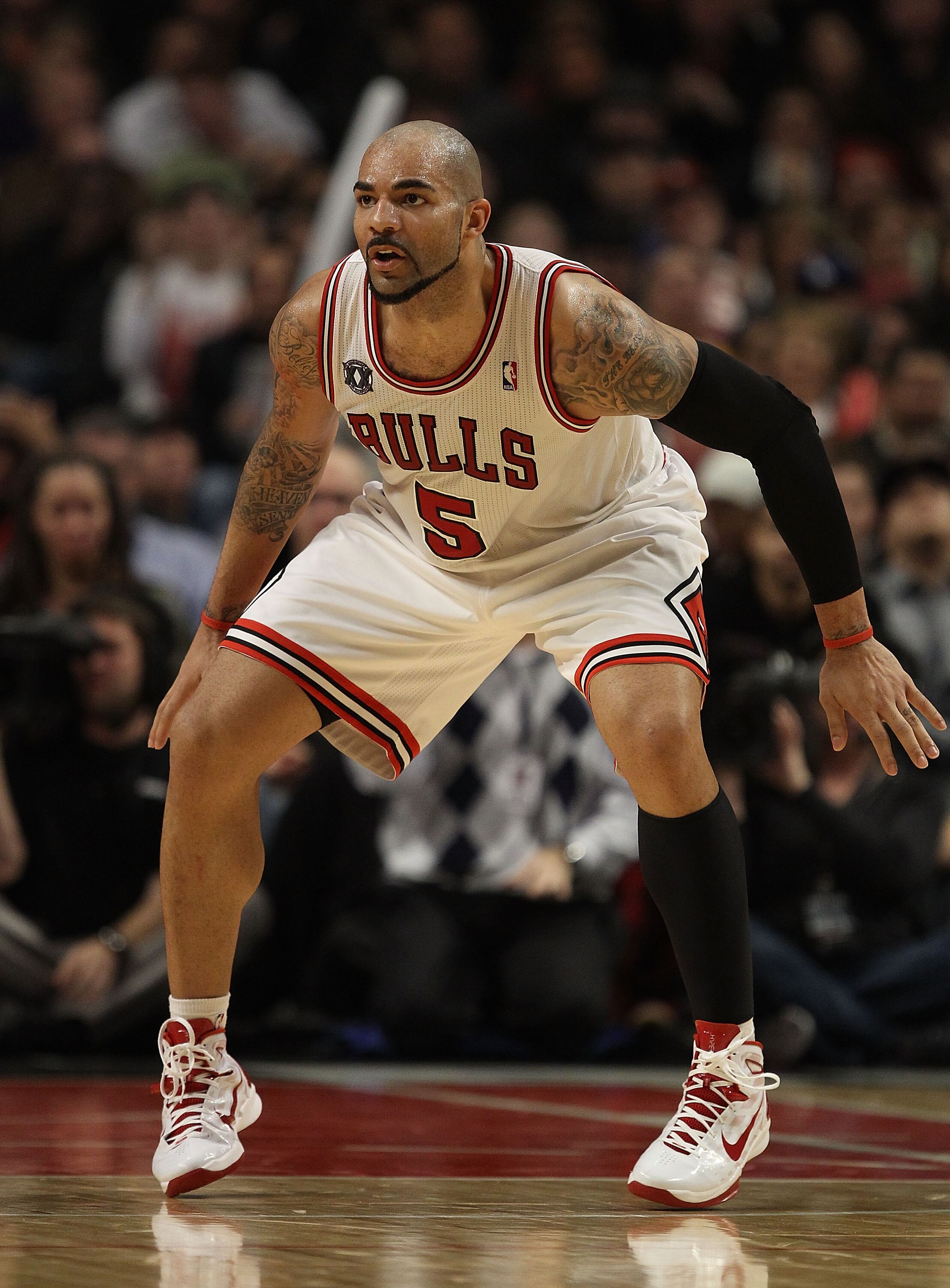 CHICAGO, IL - DECEMBER 10: Carlos Boozer #5 of the Chicago Bulls sets to defend against the Los Angeles Lakers at the United Center on December 10, 2010 in Chicago, Illinois. The Bulls defeated the Lakers 88-84. NOTE TO USER: User expressly acknowledges a