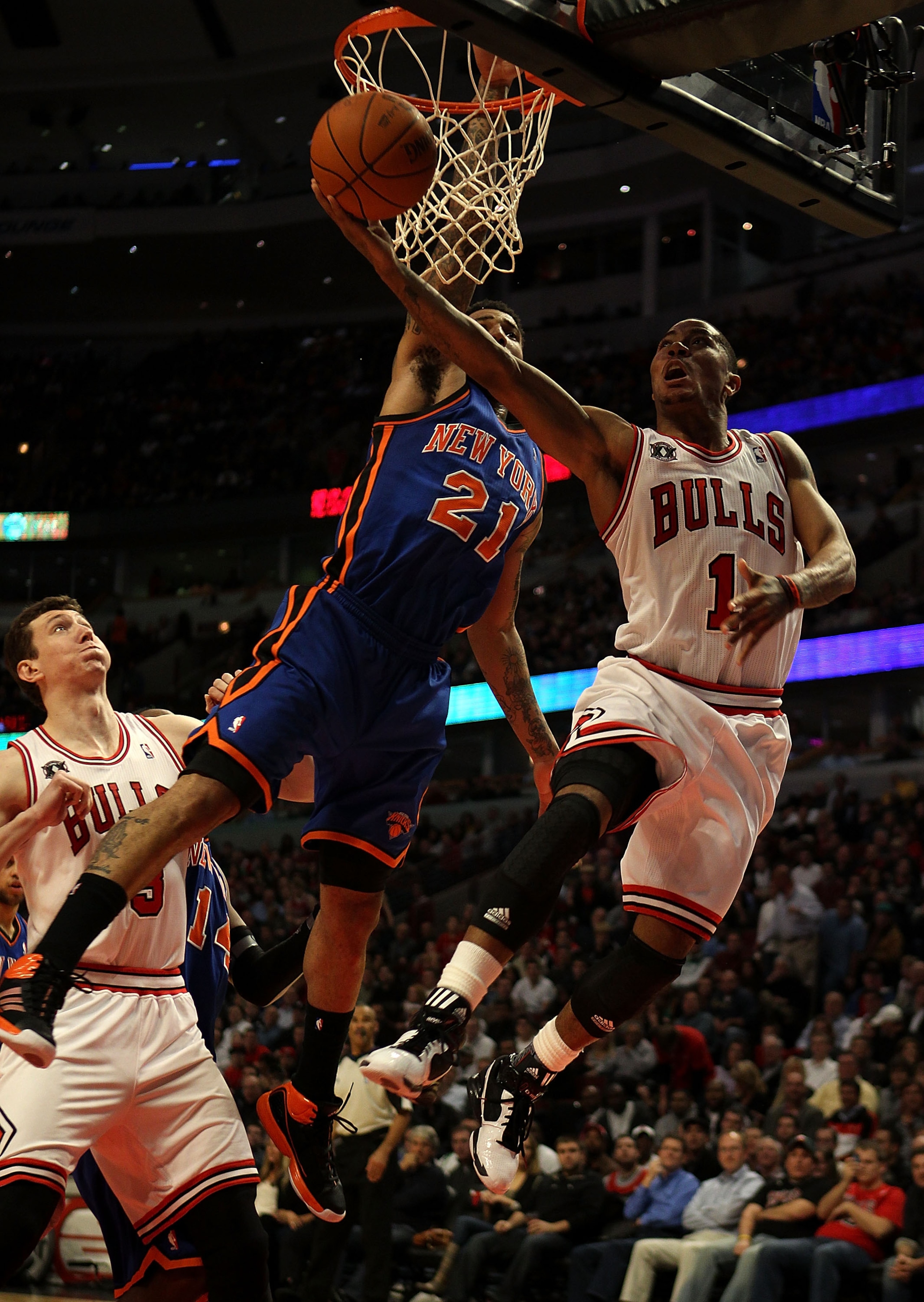 CHICAGO - NOVEMBER 04: Derrick Rose #1 of the Chicago Bulls puts up a shot against Wilson Chandler #21 of the New York Knicks at the United Center on November 4, 2010 in Chicago, Illinois. The Knicks defeated the Bulls 120-112. NOTE TO USER: User expressl