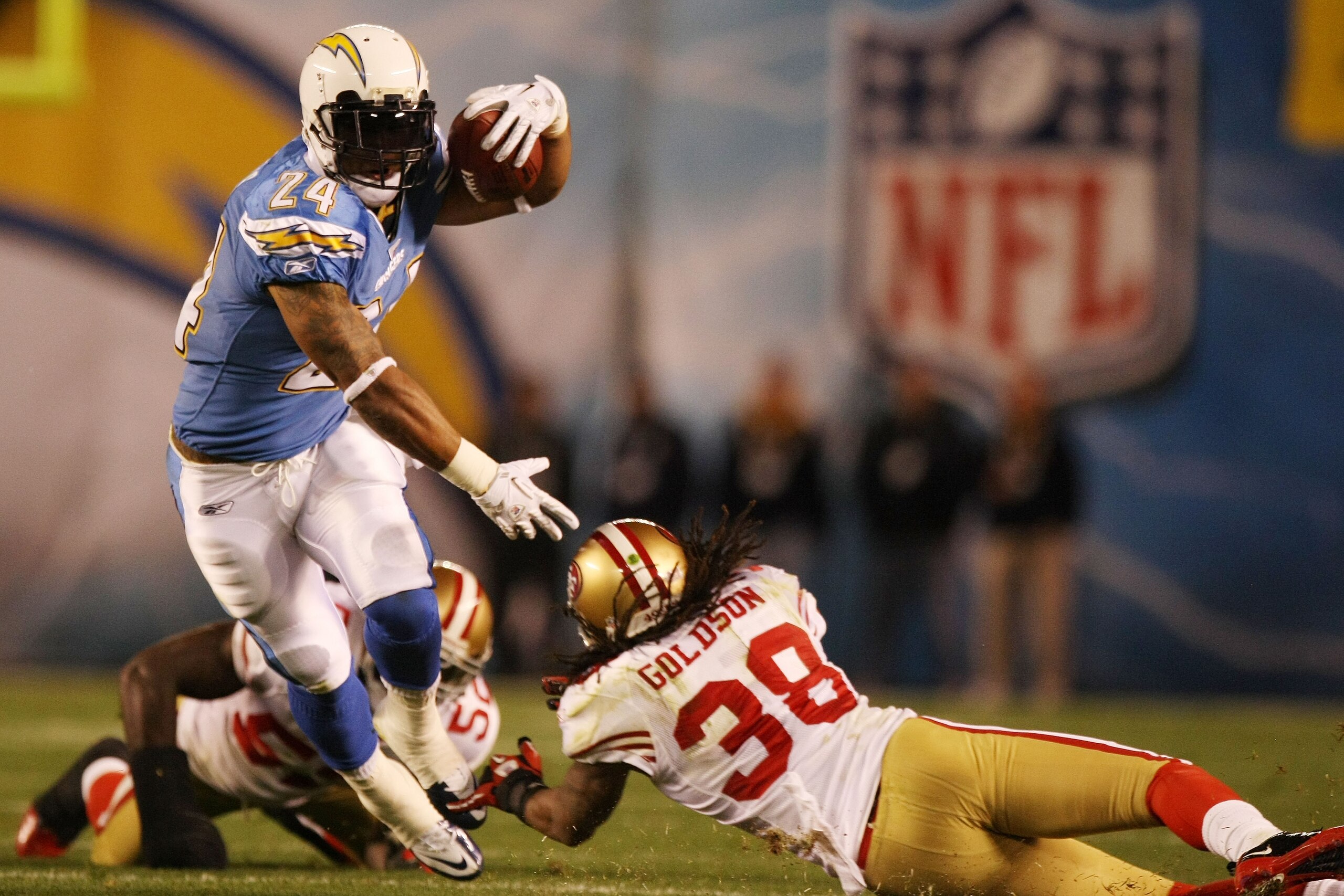 SAN DIEGO, CA - DECEMBER 16:  Running back Ryan Mathews #24 of the San Diego Chargers rushes with the ball against the San Francisco 49ers at Qualcomm Stadium on December 16, 2010 in San Diego, California.  (Photo by Donald Miralle/Getty Images)