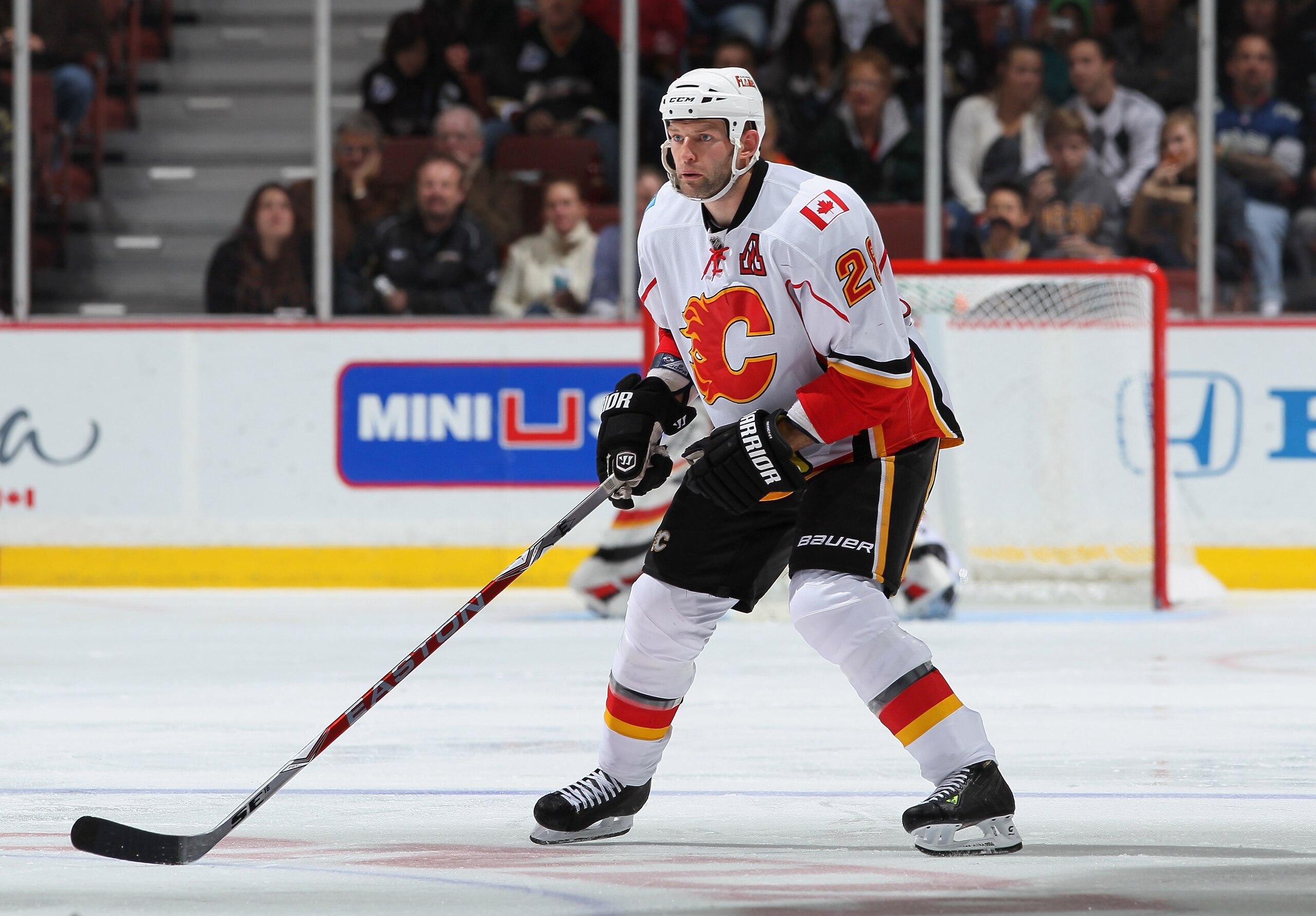 ANAHEIM, CA - DECEMBER 10:  Robyn Regehr #28 of the Calgary Flames skates against the Anaheim Ducks at the Honda Center on December 10, 2010 in Anaheim, California.  (Photo by Jeff Gross/Getty Images)