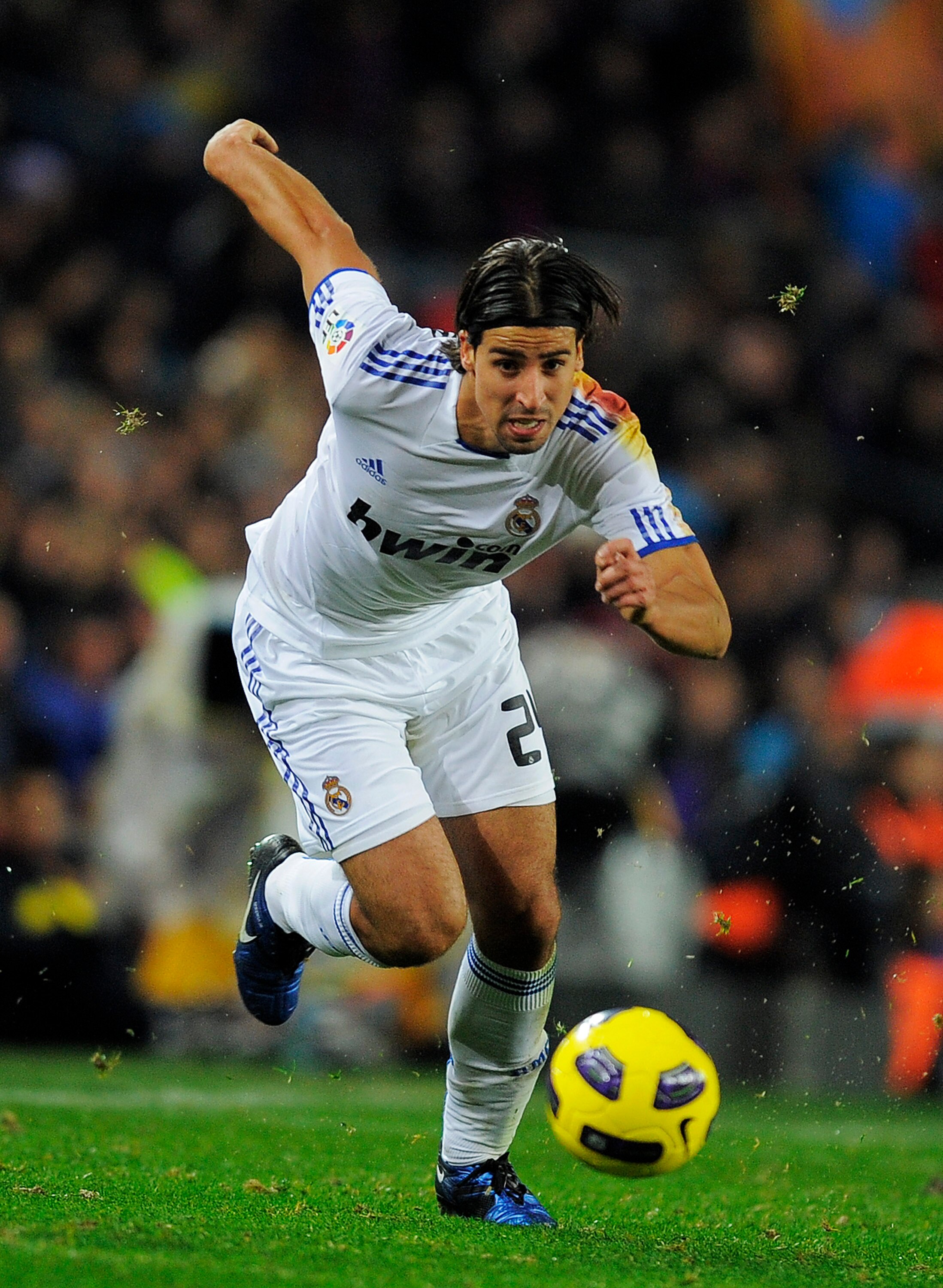 BARCELONA, SPAIN - NOVEMBER 29:  Sami Khedira of Real Madrid in action during the La Liga match between Barcelona and Real Madrid at the Camp Nou Stadium on November 29, 2010 in Barcelona, Spain.  Barcelona won the match 5-0.  (Photo by David Ramos/Getty 