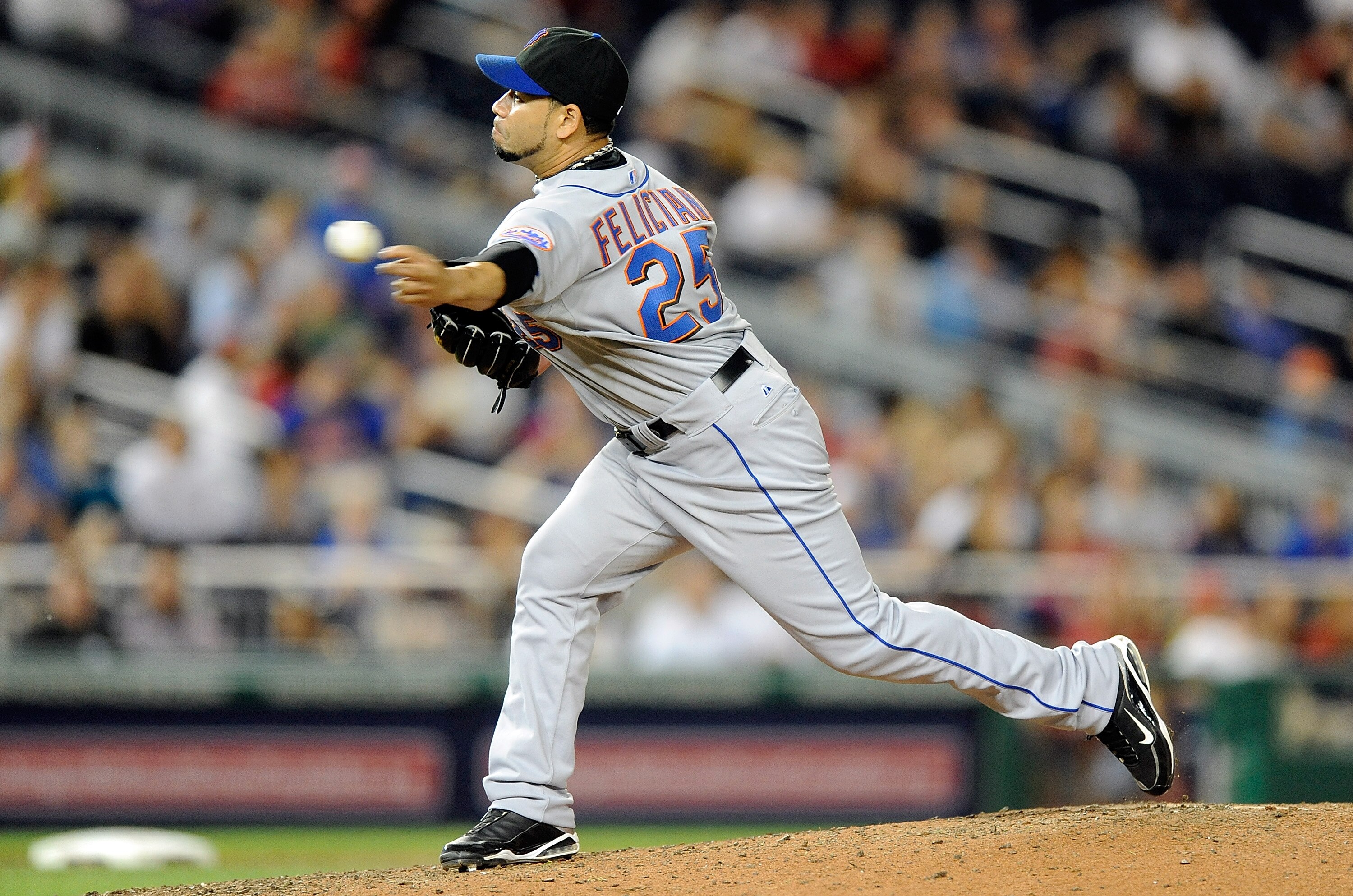 WASHINGTON - JULY 01:  Pedro Feliciano #25 of the New York Mets pitches against the Washington Nationals at Nationals Park on July 1, 2010 in Washington, DC.  (Photo by Greg Fiume/Getty Images)