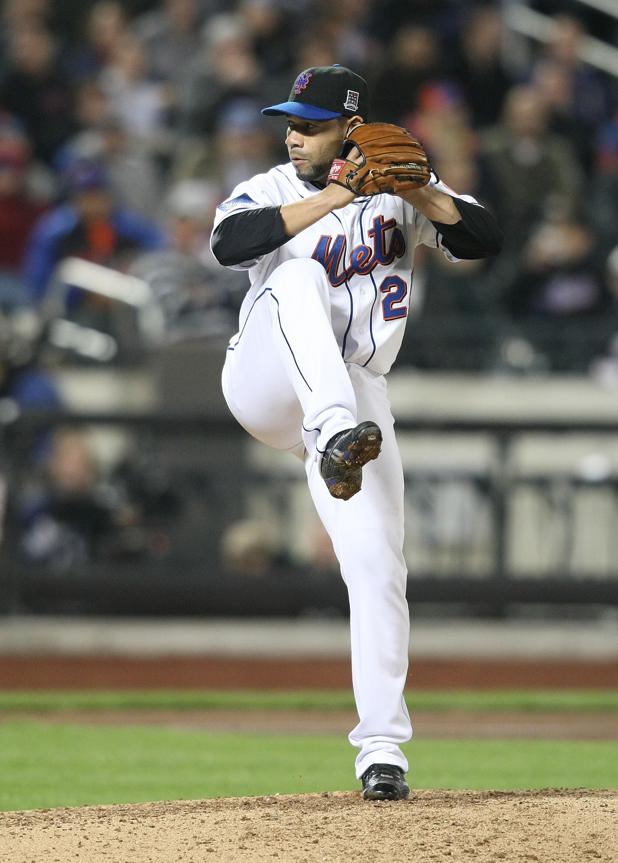 NEW YORK - MAY 06:  Pedro Feliciano #25 of the New York Mets pitches against the Philadelphia Phillies at Citi Field on May 6, 2009 in the Flushing neighborhood of the Queens borough of New York City.  (Photo by Nick Laham/Getty Images)