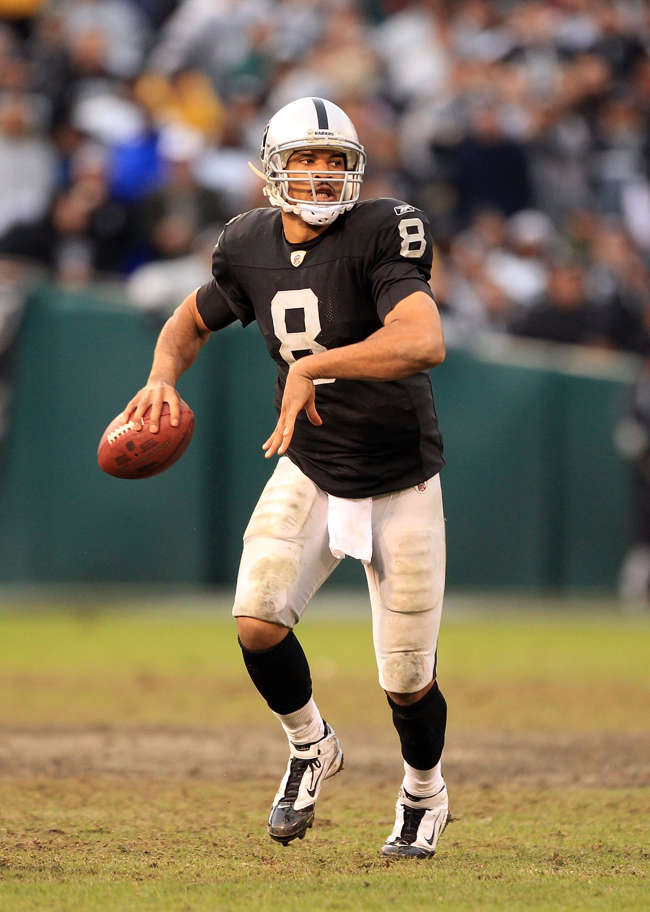OAKLAND, CA - DECEMBER 19:  Jason Campbell #8 of the Oakland Raiders looks to pass the ball during their game against the Denver Broncos at Oakland-Alameda County Coliseum on December 19, 2010 in Oakland, California.  (Photo by Ezra Shaw/Getty Images)
