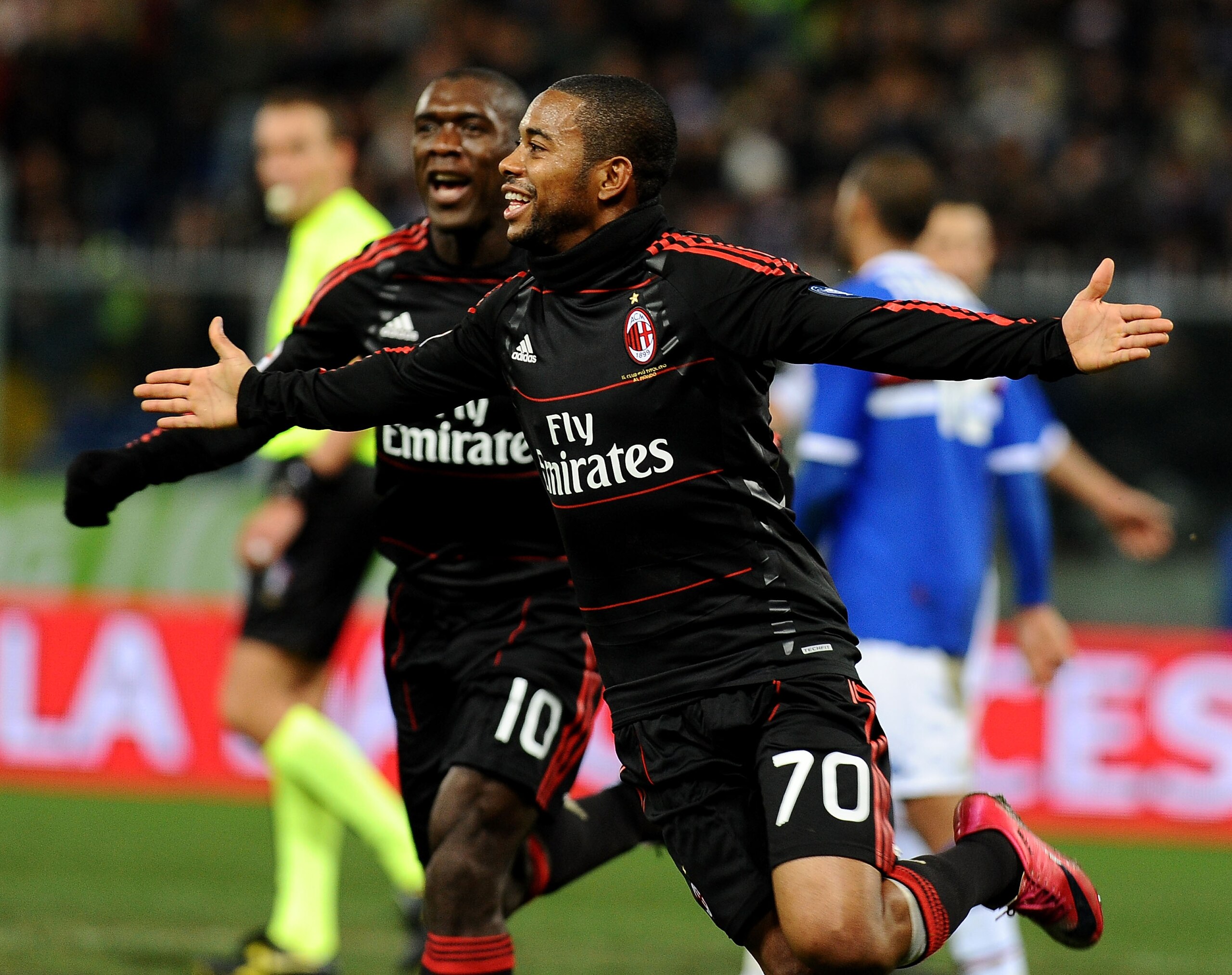 GENOA, ITALY - NOVEMBER 27: Robinho of AC Milan celebrates scoring his team's opening goal during the Serie A match between UC  Sampdoria and AC Milan at Stadio Luigi Ferraris on November 27, 2010 in Genoa, Italy.  (Photo by Massimo Cebrelli/Getty Images)