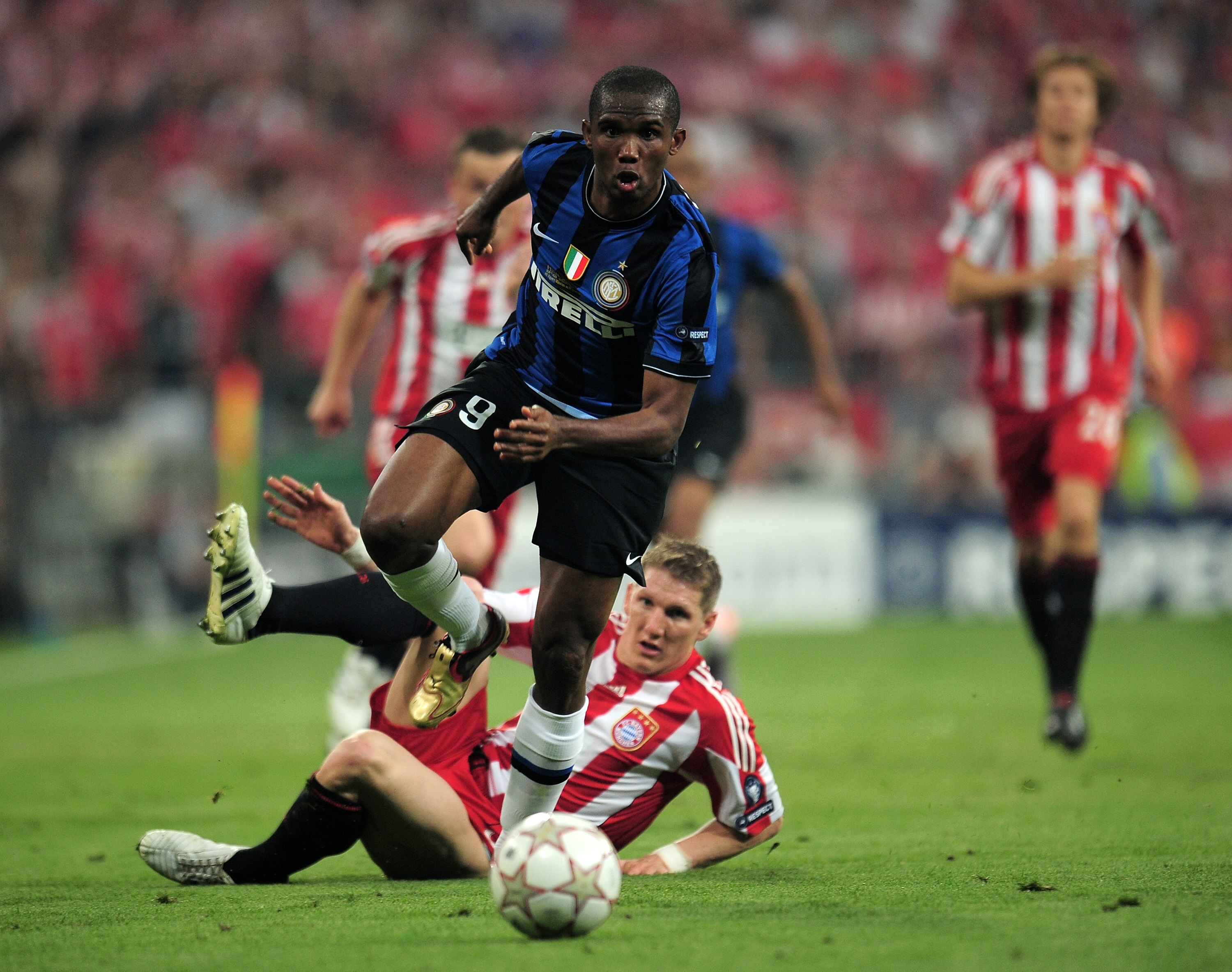 MADRID, SPAIN - MAY 22:  Samuel Eto'o of Inter Milan is challenged by Bastian Schweinsteiger of Bayern Muenchen during the UEFA Champions League Final match between FC Bayern Muenchen and Inter Milan at the Estadio Santiago Bernabeu on May 22, 2010 in Mad