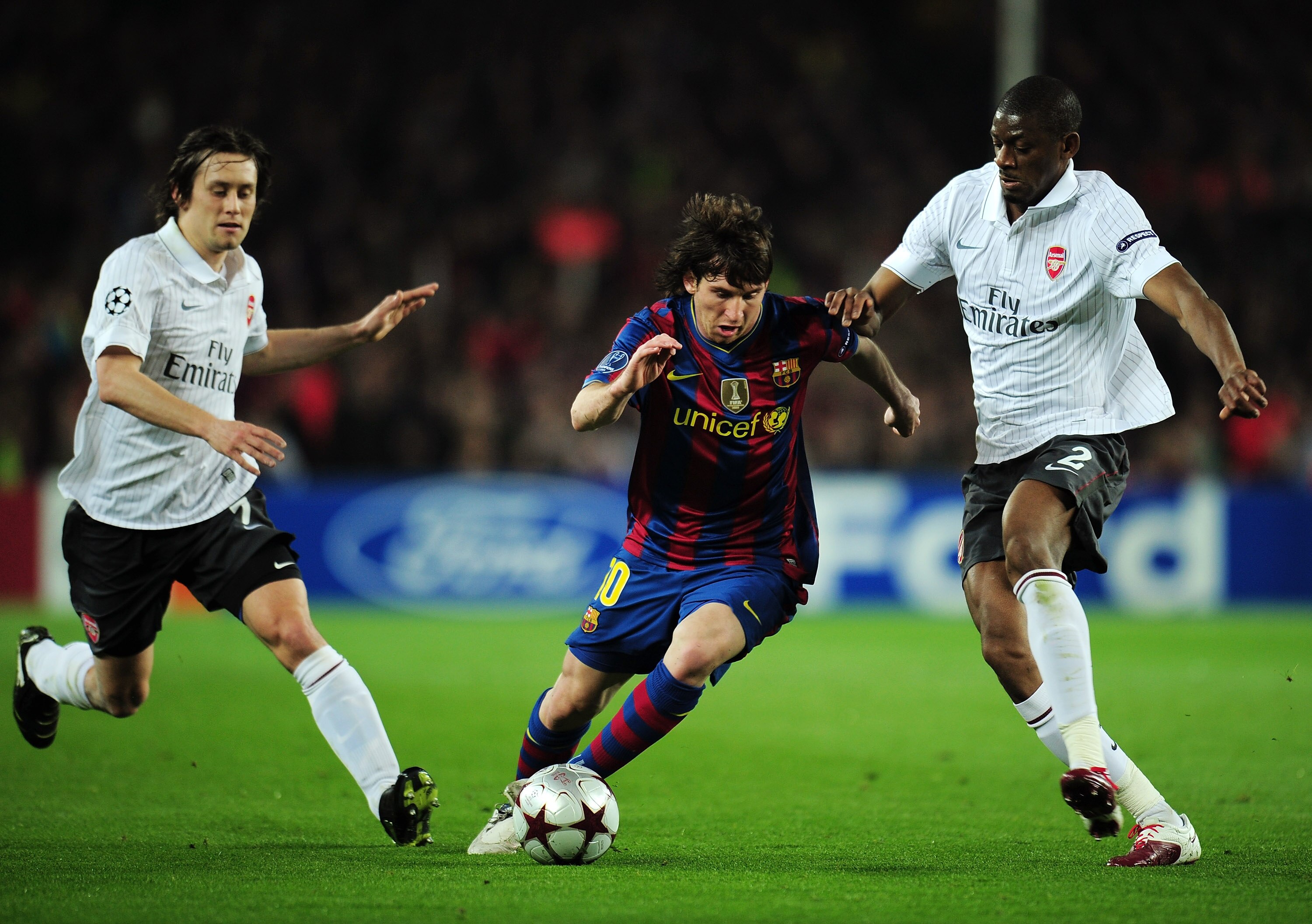 BARCELONA, SPAIN - APRIL 06:  Lionel Messi of Barcelona dribbles the ball during the UEFA Champions League quarter final second leg match between Barcelona and Arsenal at Camp Nou on April 6, 2010 in Barcelona, Spain.  (Photo by Shaun Botterill/Getty Imag