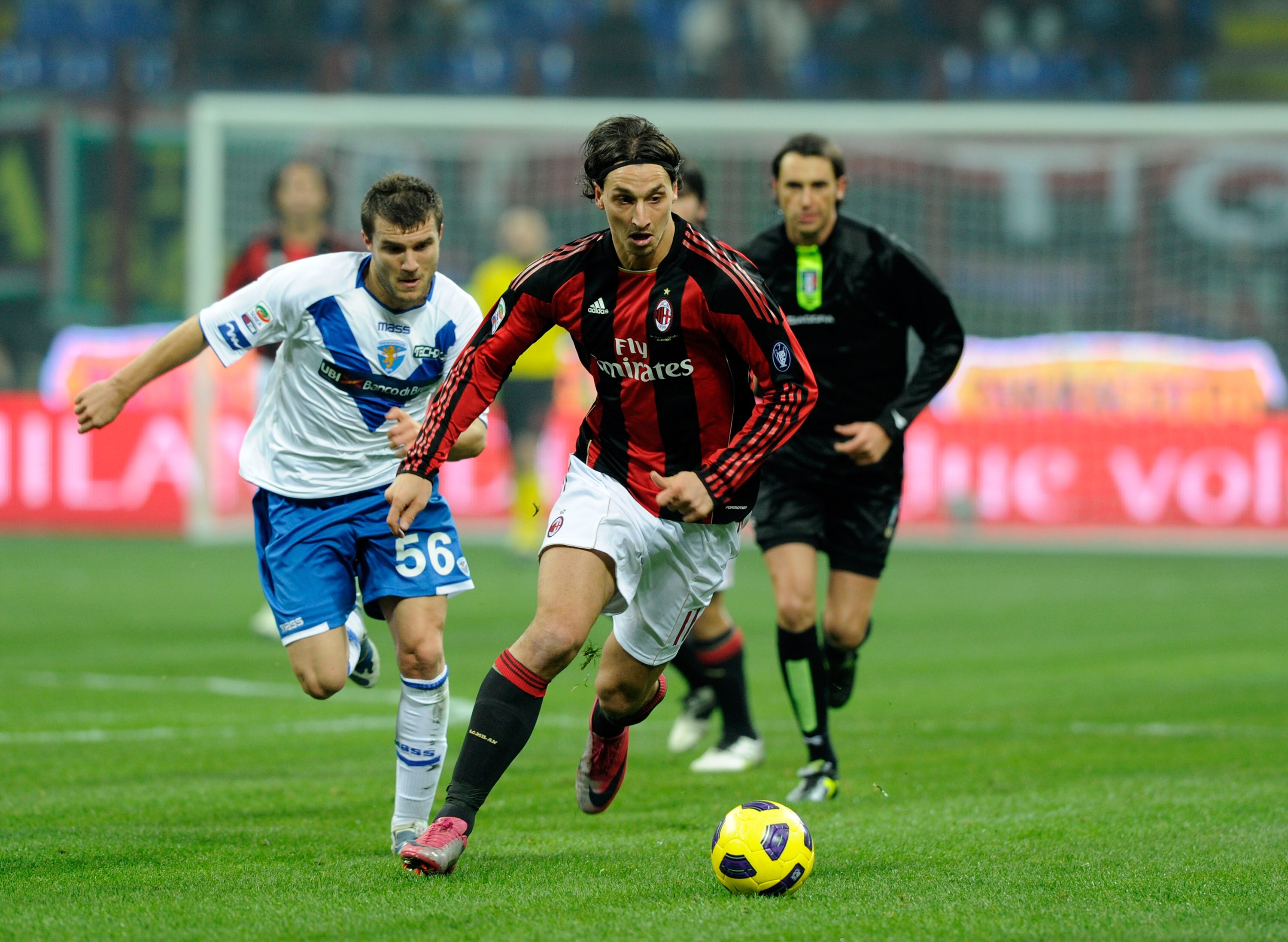 MILAN, ITALY - DECEMBER 04:  Zlatan Ibrahimovic of AC Milan runs during the Serie A match between Milan and Brescia at Stadio Giuseppe Meazza on December 4, 2010 in Milan, Italy.  (Photo by Claudio Villa/Getty Images)