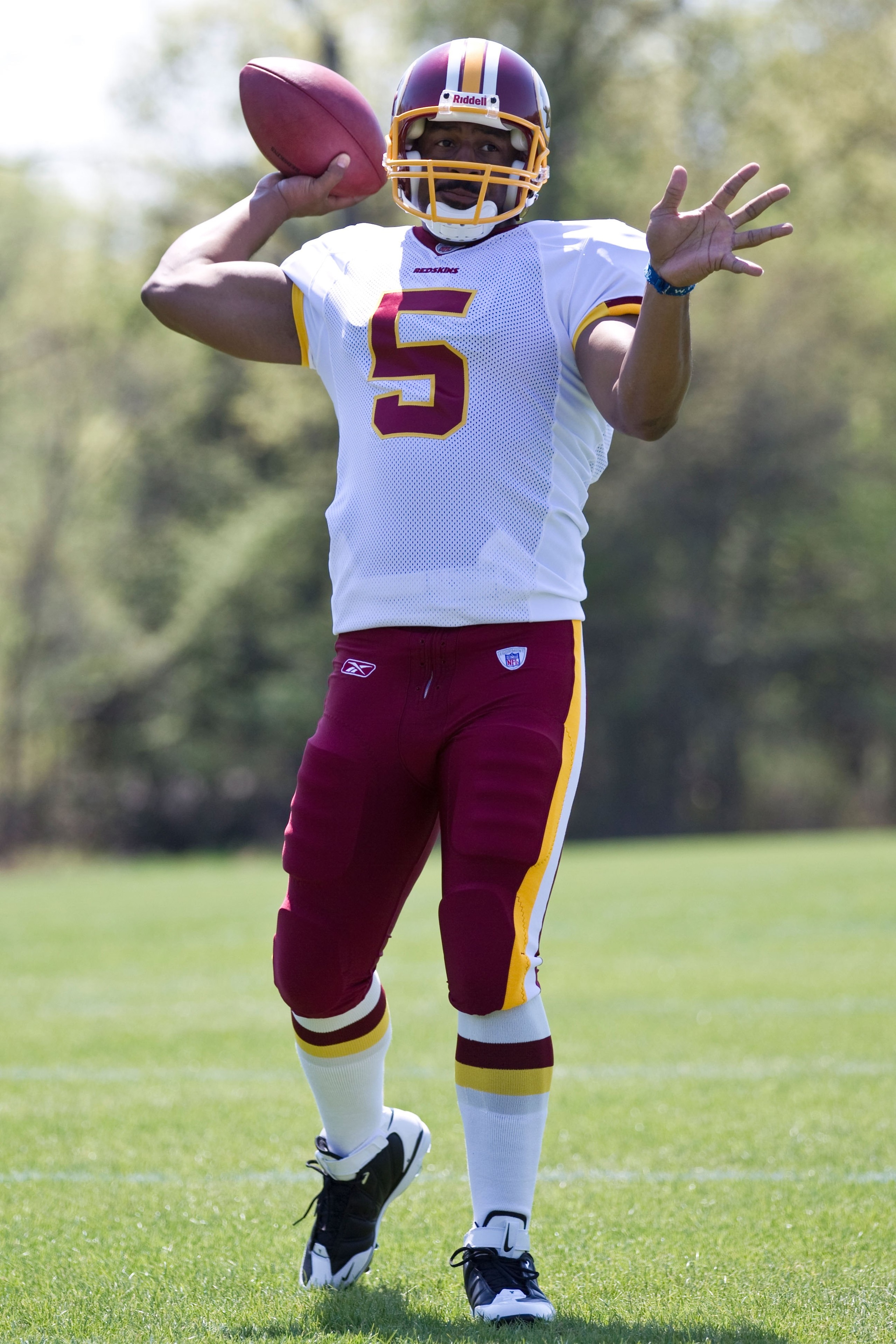 ASHBURN, VA - APRIL 15:  Washington Redskins Donovan McNabb works out at the Washington Redskins training facility on April 15, 2010 in Ashburn, Virginia  (Photo by Chris McGrath/Getty Images)