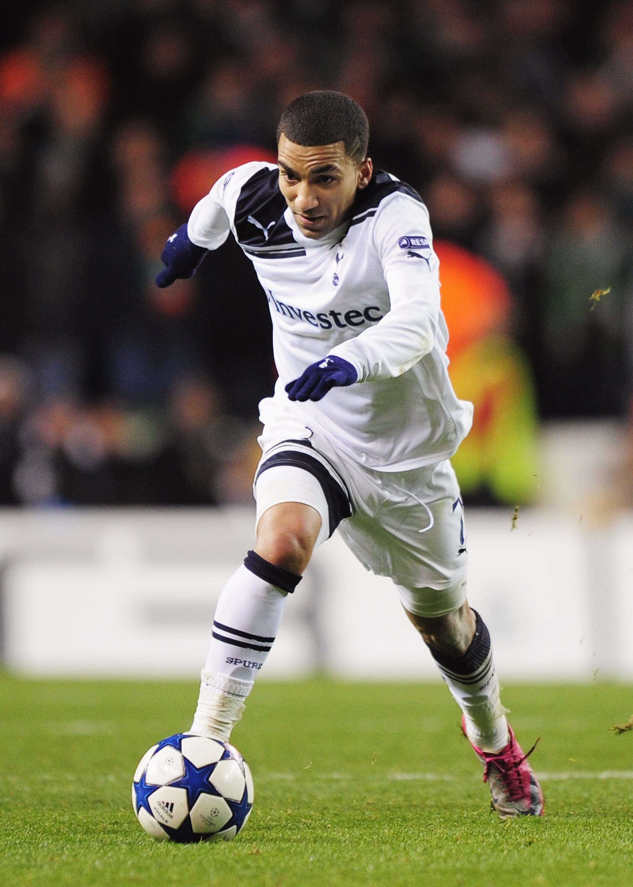 LONDON, ENGLAND - NOVEMBER 24: Aaron Lennon of Tottenham Hotspur in action during the UEFA Champions League Group A match between Tottenham Hotspur and SV Werder Bremen at White Hart Lane on November 24, 2010 in London, England.  (Photo by Shaun Botterill