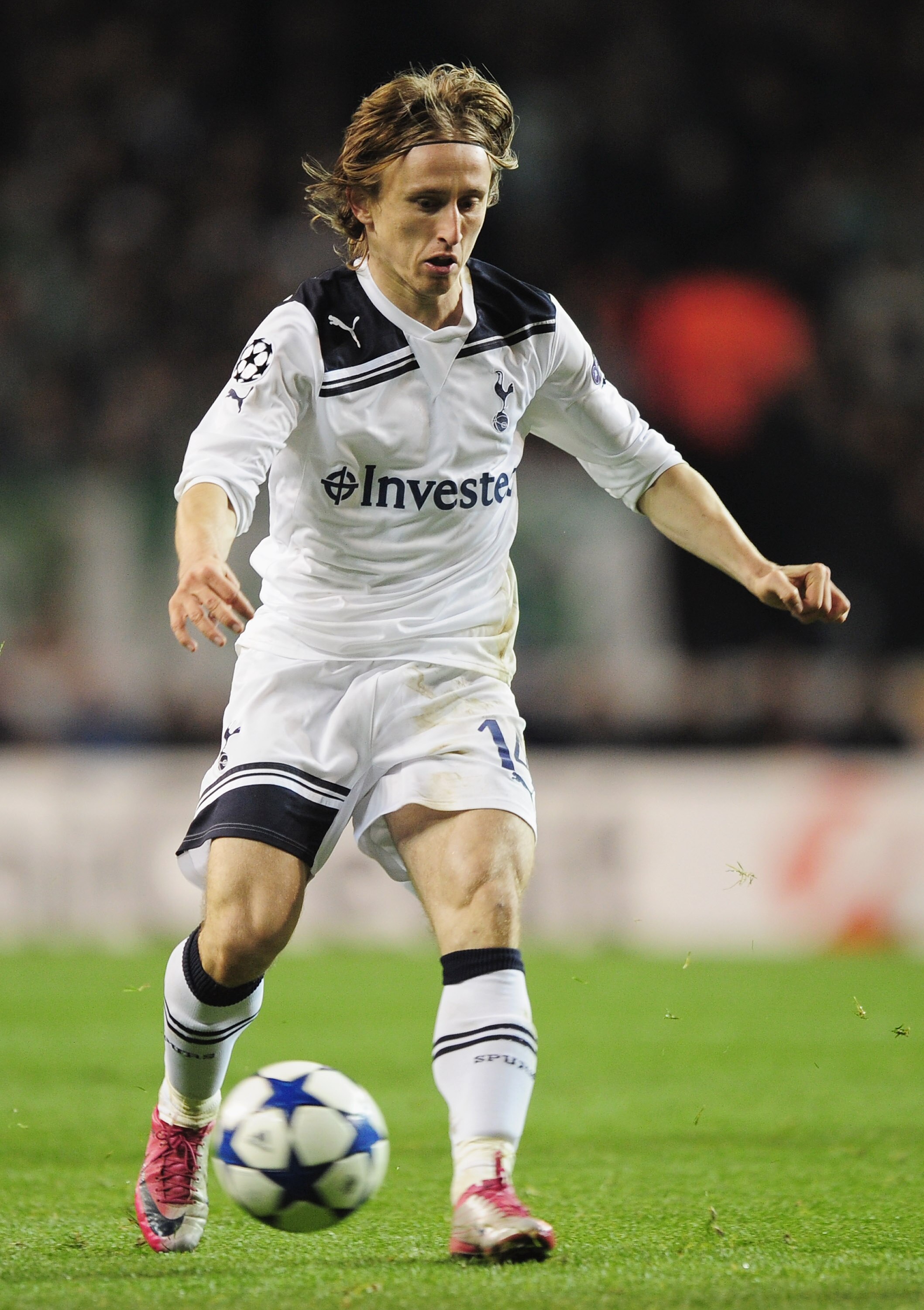 LONDON, ENGLAND - NOVEMBER 24:  Luka Modric of Tottenham Hotspur in action during the UEFA Champions League Group A match between Tottenham Hotspur and SV Werder Bremen at White Hart Lane on November 24, 2010 in London, England.  (Photo by Shaun Botterill