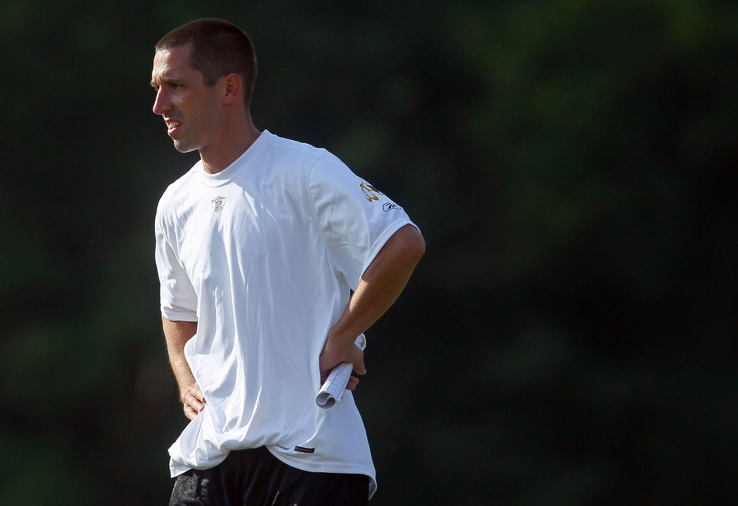 ASHBURN, VA - JULY 30: Offensive coordinator Kyle Shanahan of the Washington Redskins watches drills during the second day of training camp July 30, 2010 in Ashburn, Virginia. (Photo by Win McNamee/Getty Images) ASHBURN, VA - JULY 30: Offensive coordinator Kyle Shanahan of the Washington Redskins watches drills during the second day of training camp July 30, 2010 in Ashburn, Virginia. (Photo by Win McNamee/Getty Images)
