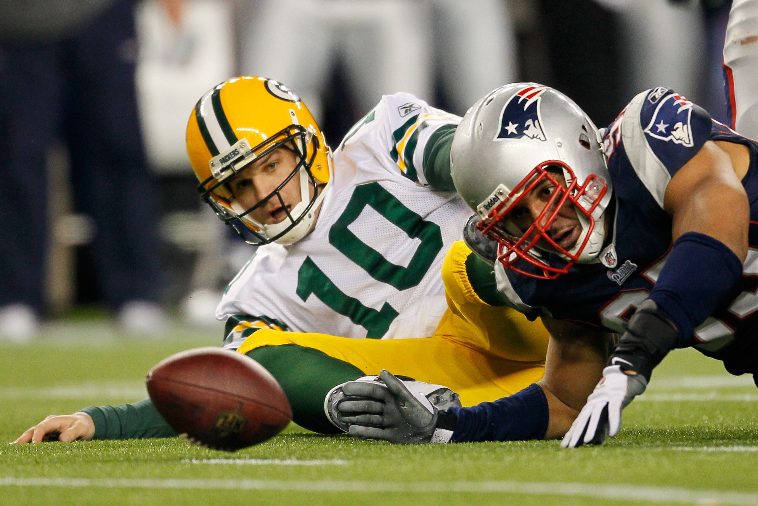 FOXBORO, MA - DECEMBER 19:  Quarterback Matt Flynn #10 of the Green Bay Packers looks at the ball as it hits the ground after being sacked by linebacker Tully Banta-Cain #95 of the New England Patriots during the fourth quarter of the game at Gillette Sta