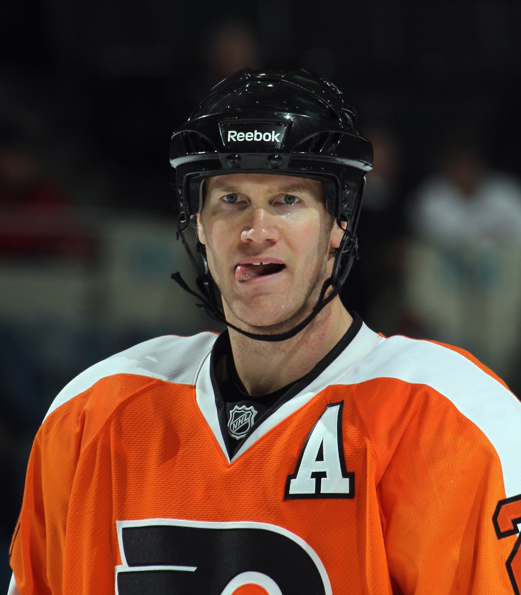 UNIONDALE, NY - DECEMBER 05:  Chris Pronger #20 of the Philadelphia Flyers skates against the New York Islanders at the Nassau Coliseum on December 5, 2010 in Uniondale, New York.  (Photo by Bruce Bennett/Getty Images)