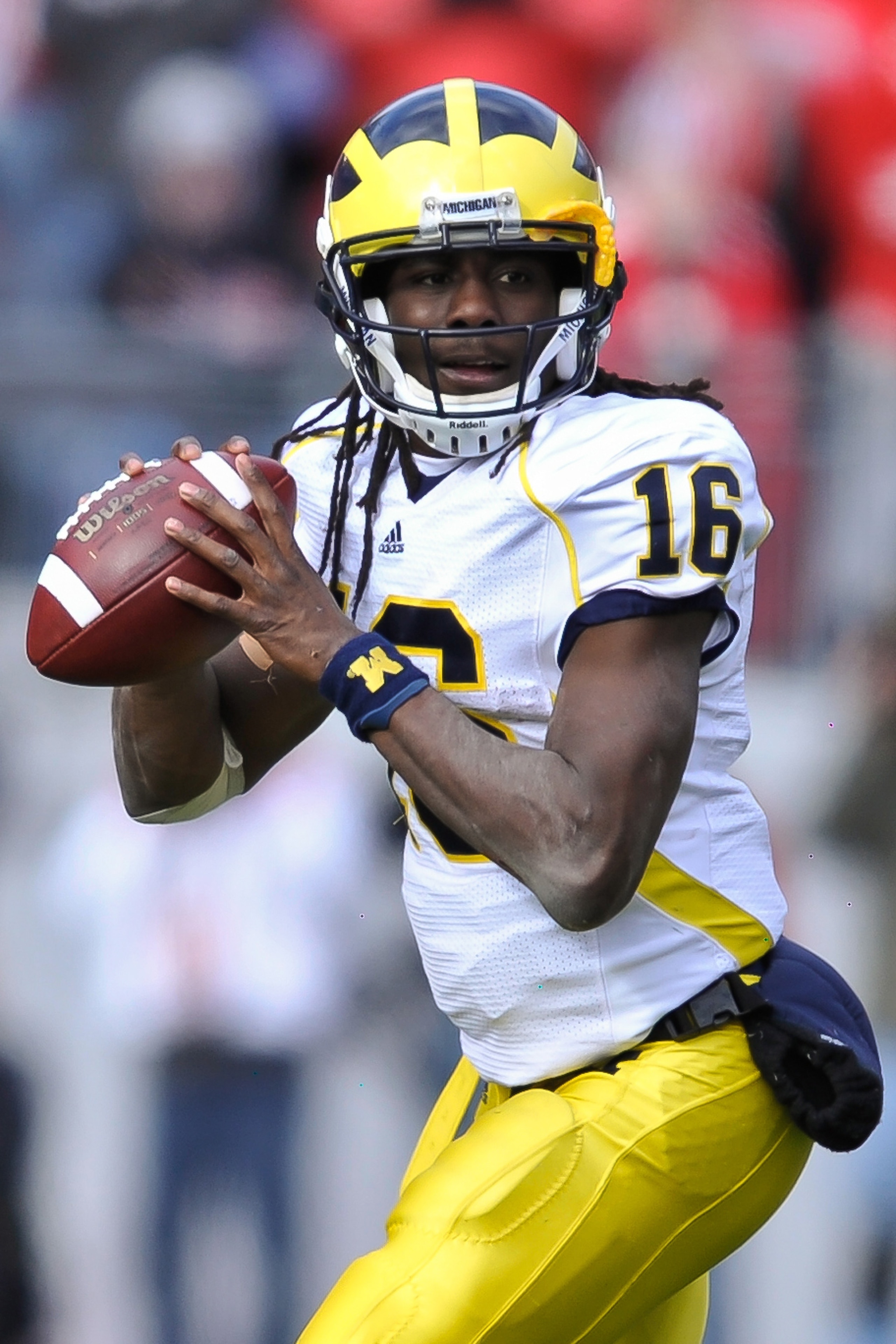 COLUMBUS, OH - NOVEMBER 27:  Quarterback Denard Robinson #16 of the Michigan Wolverines drops back to pass against the Ohio State Buckeyes at Ohio Stadium on November 27, 2010 in Columbus, Ohio.  (Photo by Jamie Sabau/Getty Images)