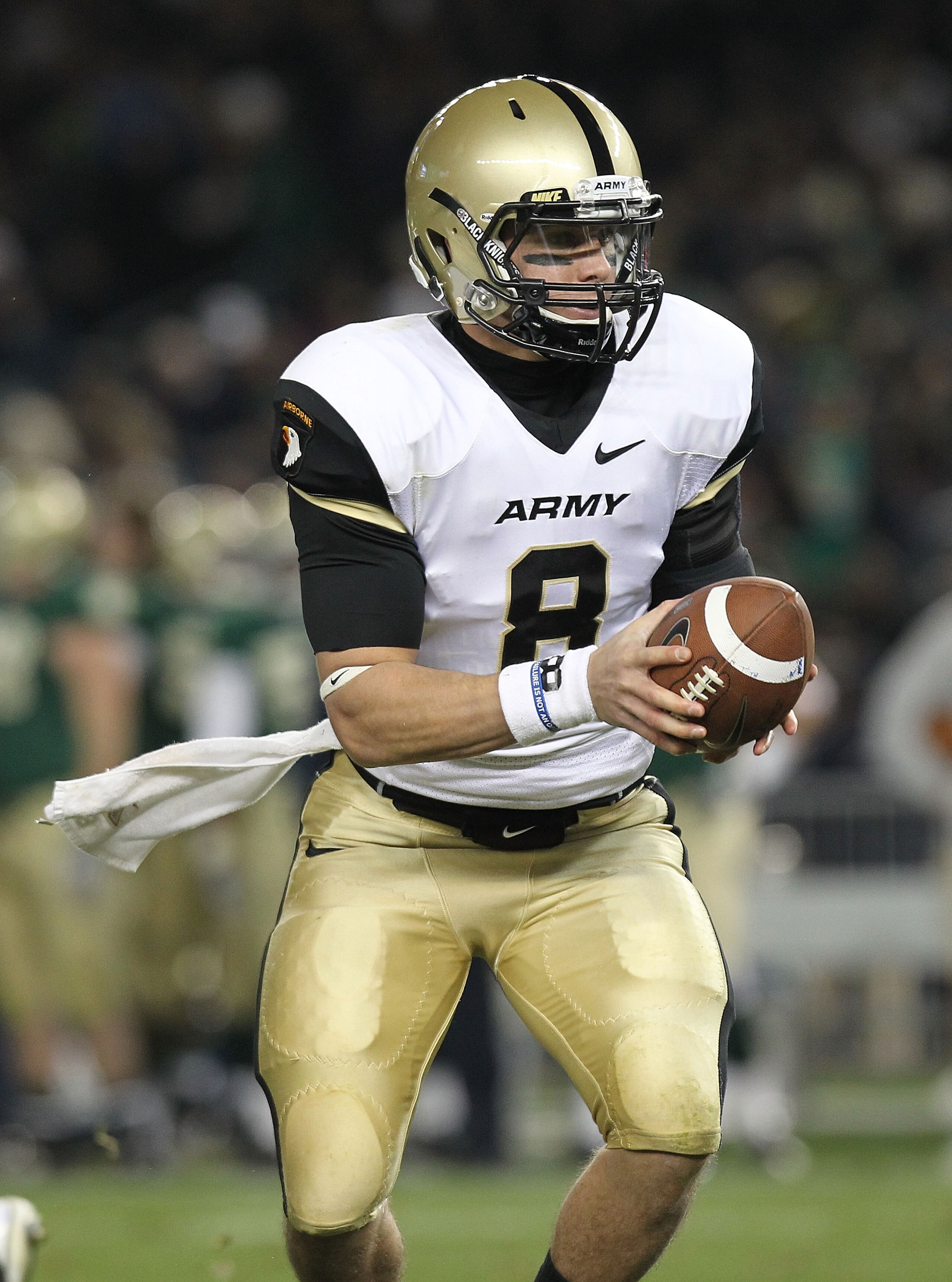 NEW YORK - NOVEMBER 20:  Trent Steelman #8 of the Army Black Knights rolls out against the Notre Dame Fighting Irish at Yankee Stadium on November 20, 2010 in the Bronx borough of New York City.  (Photo by Nick Laham/Getty Images)