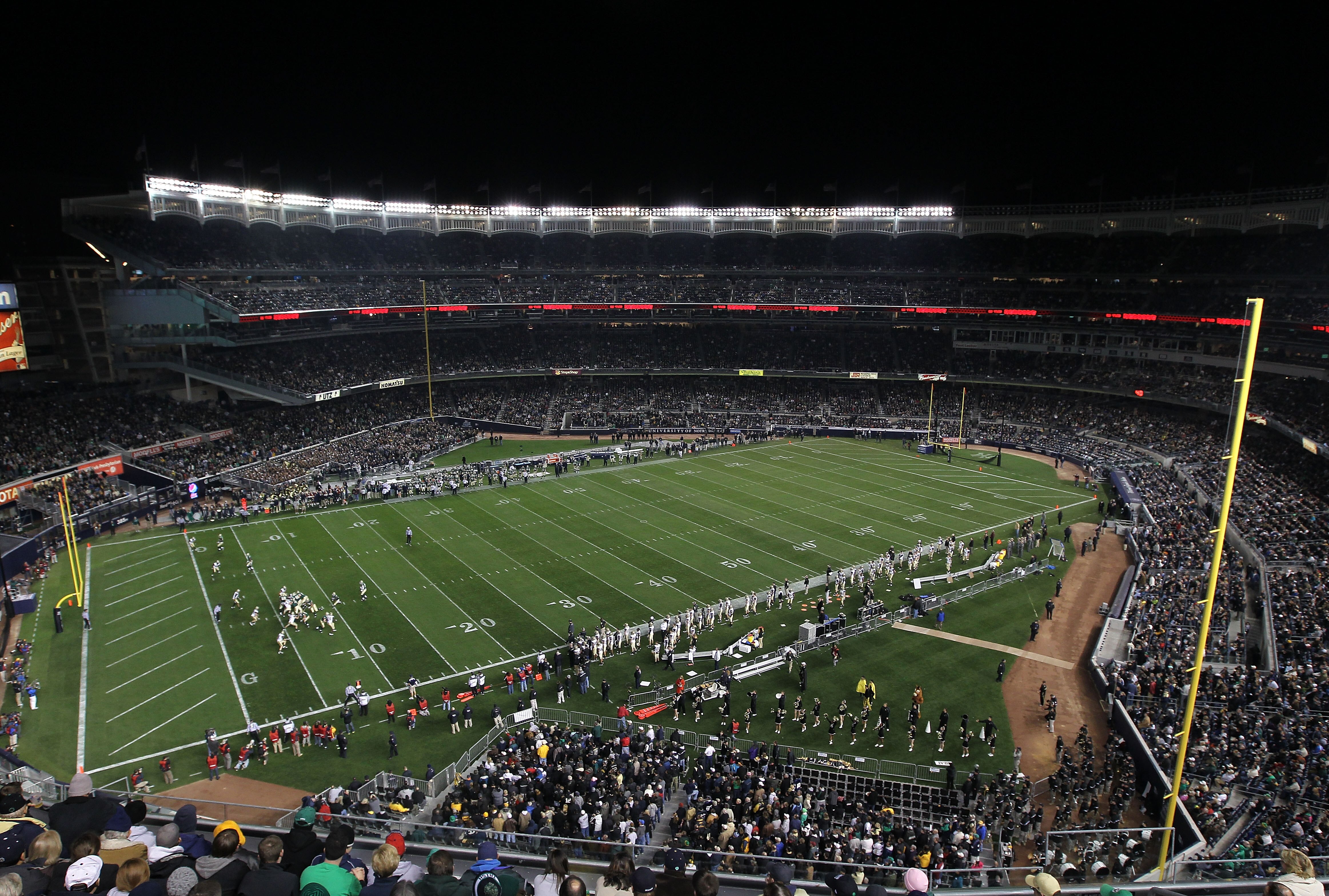 NEW YORK - NOVEMBER 20:  A general view during the game between the Notre Dame Fighting Irish and the Army Black Knights at Yankee Stadium on November 20, 2010 in the Bronx borough of New York City.  (Photo by Nick Laham/Getty Images)
