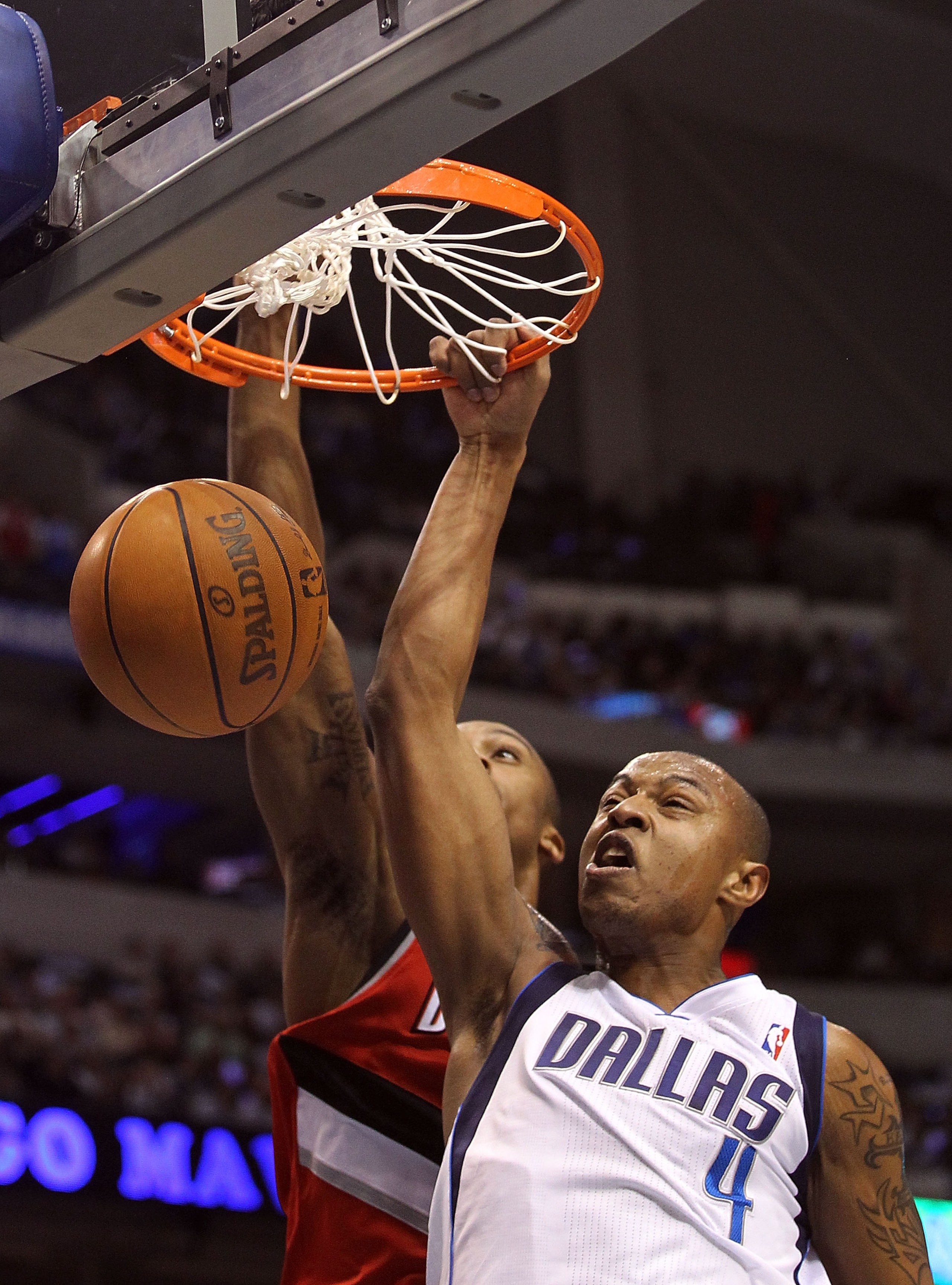 DALLAS, TX - DECEMBER 15: Forward Caron Butler #4 of the Dallas Mavericks makes a slam dunk against Dante Cunningham #33 of the Portland Trail Blazers at American Airlines Center on December 15, 2010 in Dallas, Texas. NOTE TO USER: User expressly acknow DALLAS, TX - DECEMBER 15: Forward Caron Butler #4 of the Dallas Mavericks makes a slam dunk against Dante Cunningham #33 of the Portland Trail Blazers at American Airlines Center on December 15, 2010 in Dallas, Texas. NOTE TO USER: User expressly acknow