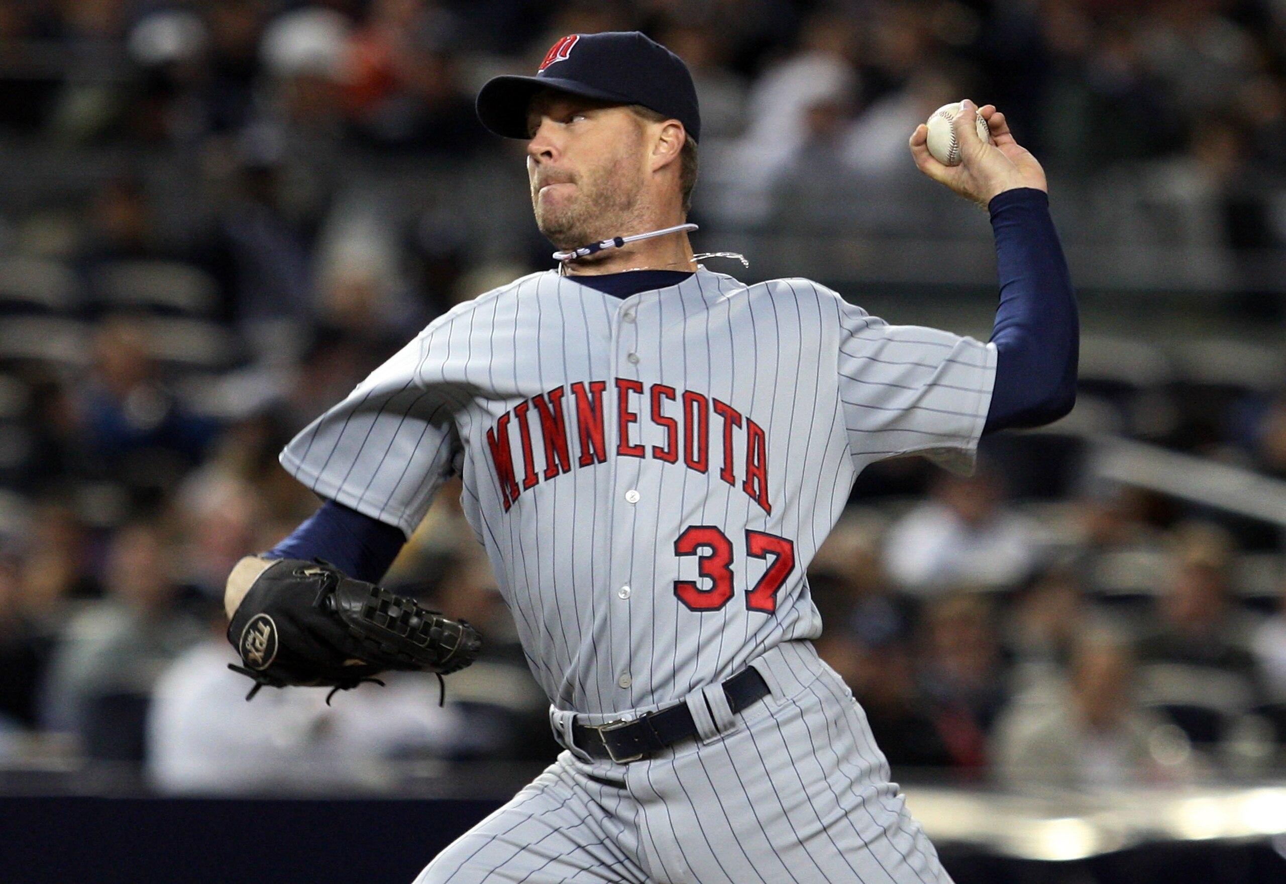NEW YORK - OCTOBER 07:  Ron Mahay #37 of the Minnesota Twins pitches against the New York Yankees in Game One of the ALDS during the 2009 MLB Playoffs at Yankee Stadium on October 7, 2009 in the Bronx borough of New York City.  (Photo by Jim McIsaac/Getty