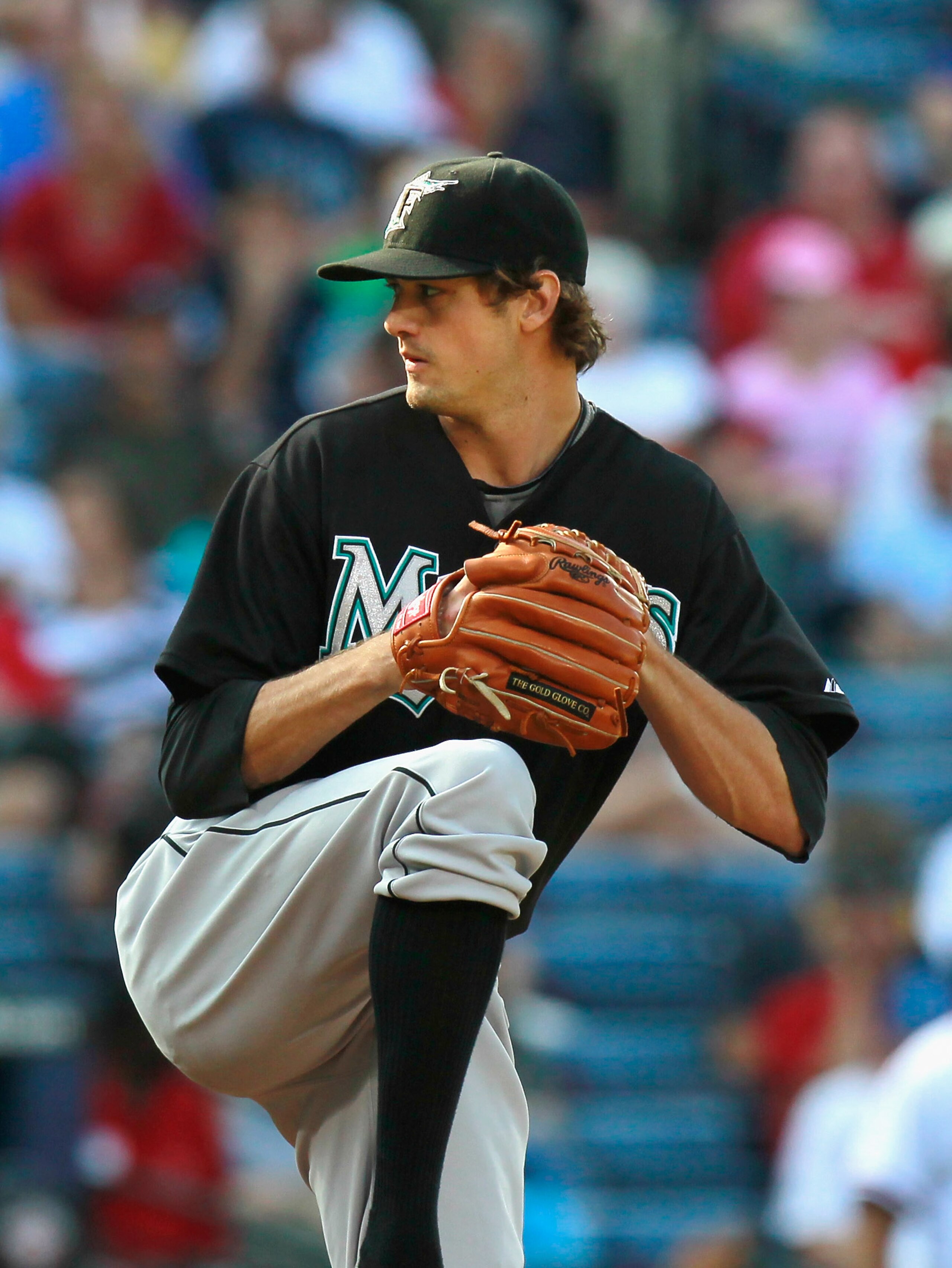 ATLANTA - SEPTEMBER 29:  Starting pitcher Andrew Miller #23 of the Florida Marlins pitches to the Atlanta Braves at Turner Field on September 29, 2010 in Atlanta, Georgia.  (Photo by Kevin C. Cox/Getty Images)