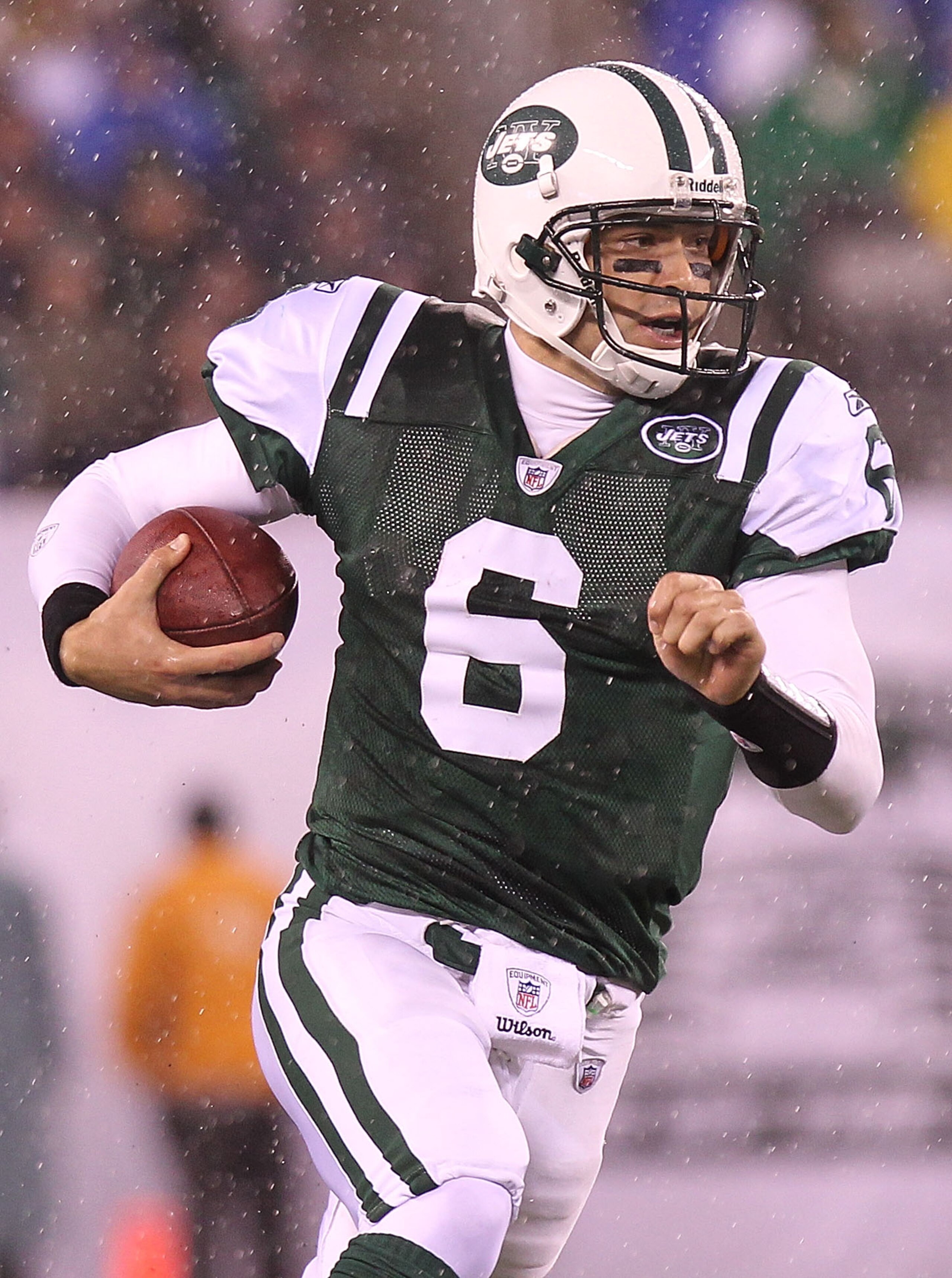 EAST RUTHERFORD, NJ - DECEMBER 12:  Mark Sanchez #6 of the New York Jets against the Miami Dolphins at New Meadowlands Stadium on December 12, 2010 in East Rutherford, New Jersey.  (Photo by Nick Laham/Getty Images)