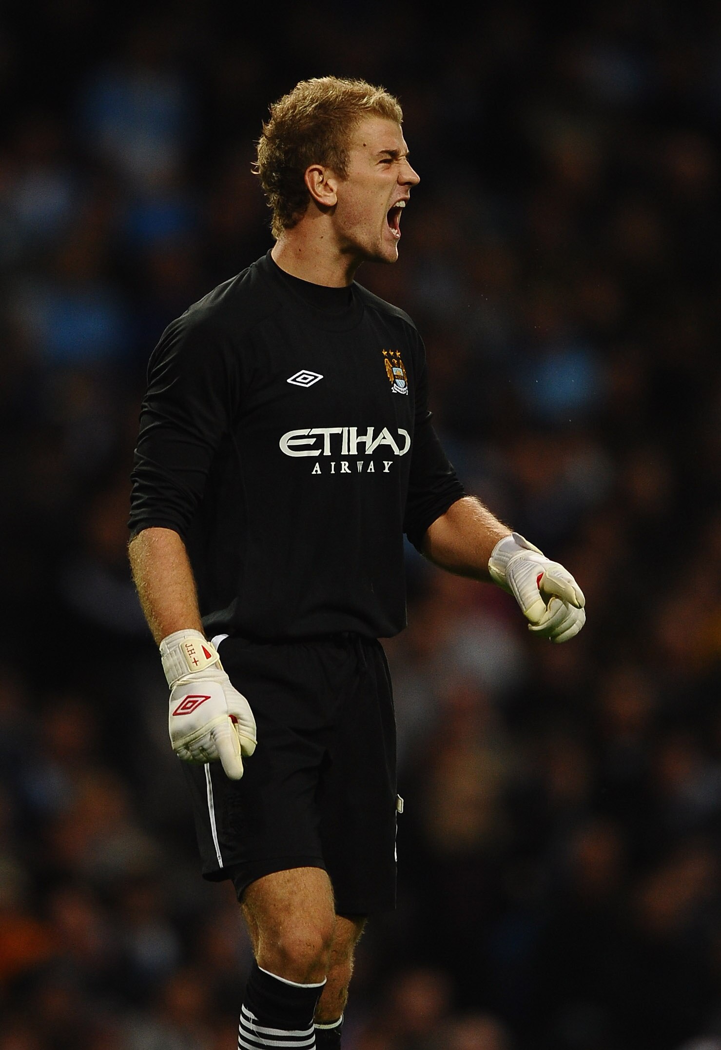 MANCHESTER, ENGLAND - AUGUST 23:  Joe Hart of Manchester City in action during the Barclays Premier League match between Manchester City and Liverpool at City of Manchester Stadium on August 23, 2010 in Manchester, England.  (Photo by Laurence Griffiths/G