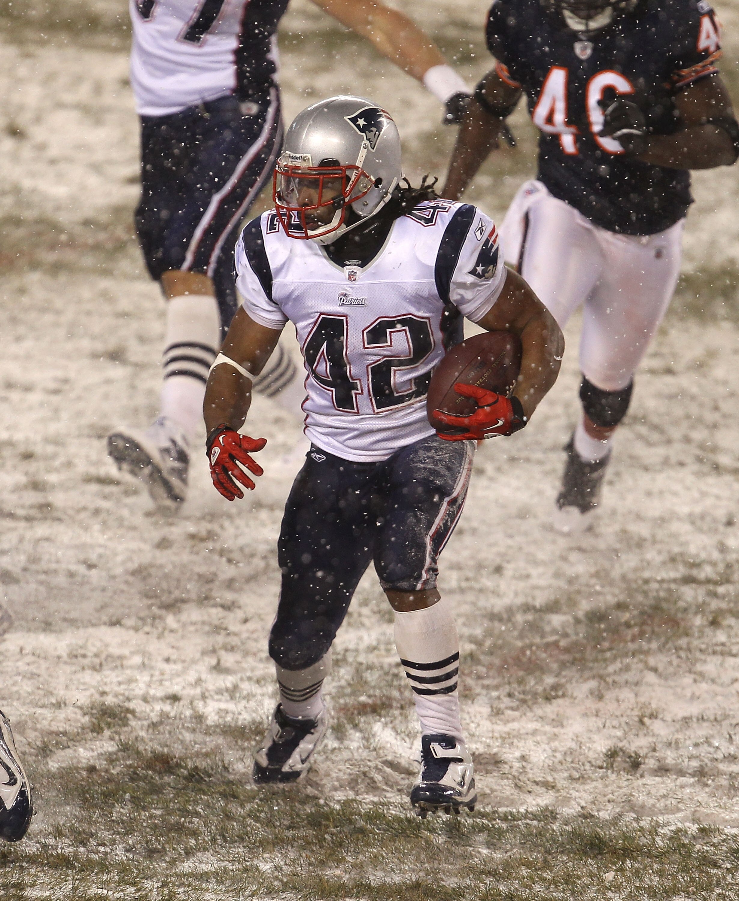 CHICAGO - DECEMBER 12: Ben-Jarvus Green-Ellis #42 of the New England Patriots runs against the Chicago Bears at Soldier Field on December 12, 2010 in Chicago, Illinois. The Patriots defeated the Bears 36-7. (Photo by Jonathan Daniel/Getty Images)