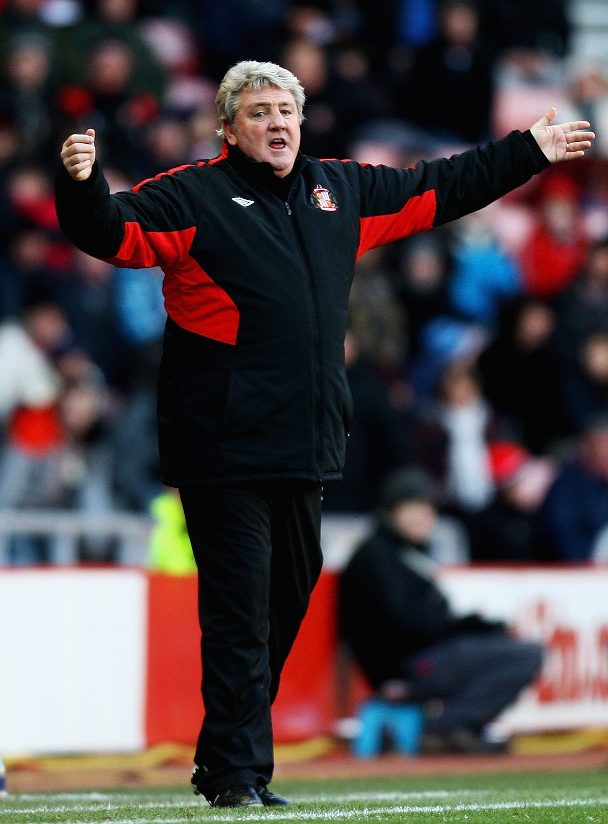 SUNDERLAND, ENGLAND - DECEMBER 18:  Steve Bruce, manager of Sunderland looks on during the Barclays Premier League match between Sunderland and Bolton Wanderers at Stadium of Light on December 18, 2010 in Sunderland, England.  (Photo by Matthew Lewis/Gett