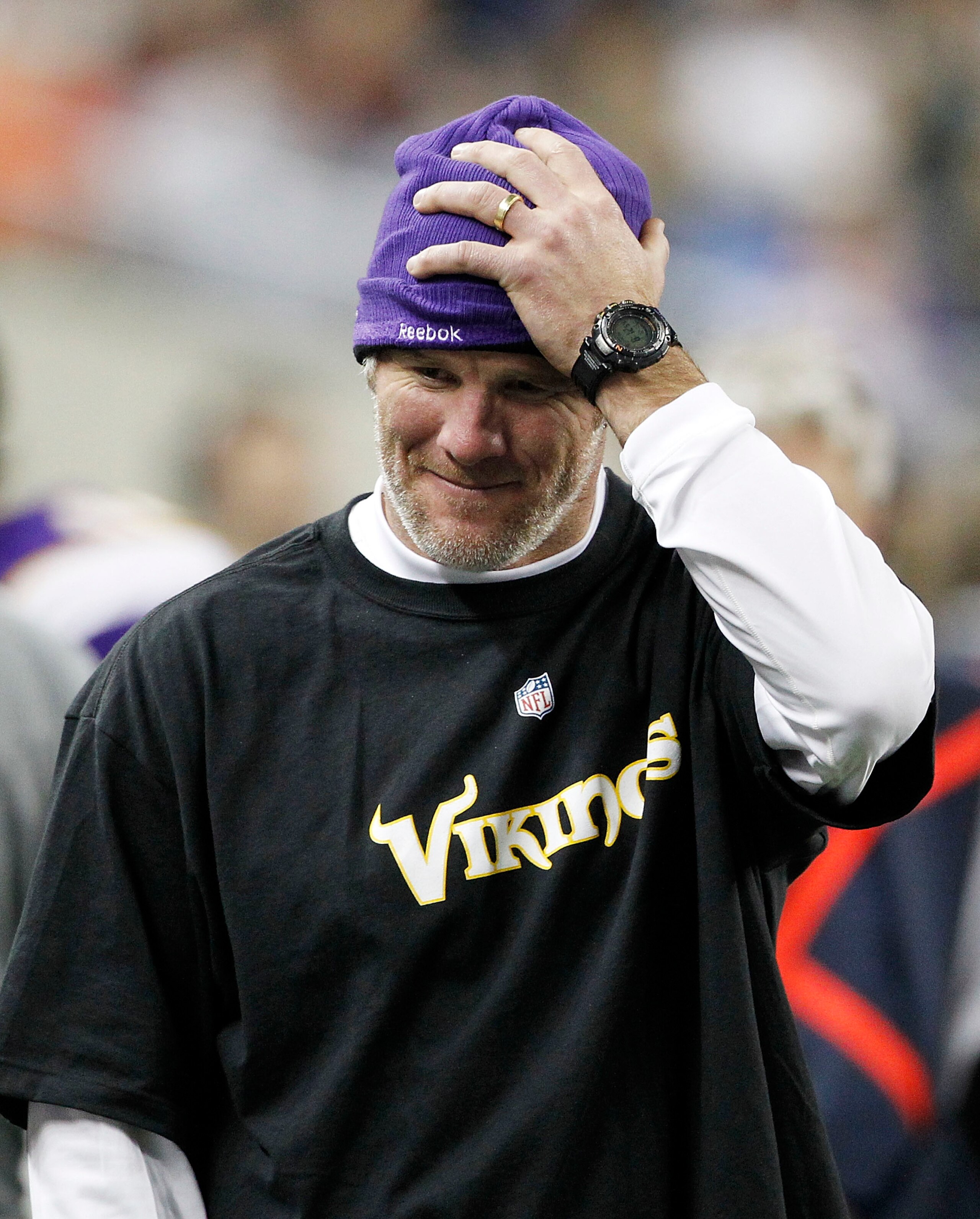 DETROIT - DECEMBER 13: Quarterback Brett Favre #4 of the Minnesota Vikings puts his hand on his head during the game against the New York Giants at Ford Field on December 13, 2010 in Detroit, Michigan. The Giants defeated the Vikings 21-3. (Photo by Leo DETROIT - DECEMBER 13: Quarterback Brett Favre #4 of the Minnesota Vikings puts his hand on his head during the game against the New York Giants at Ford Field on December 13, 2010 in Detroit, Michigan. The Giants defeated the Vikings 21-3. (Photo by Leo