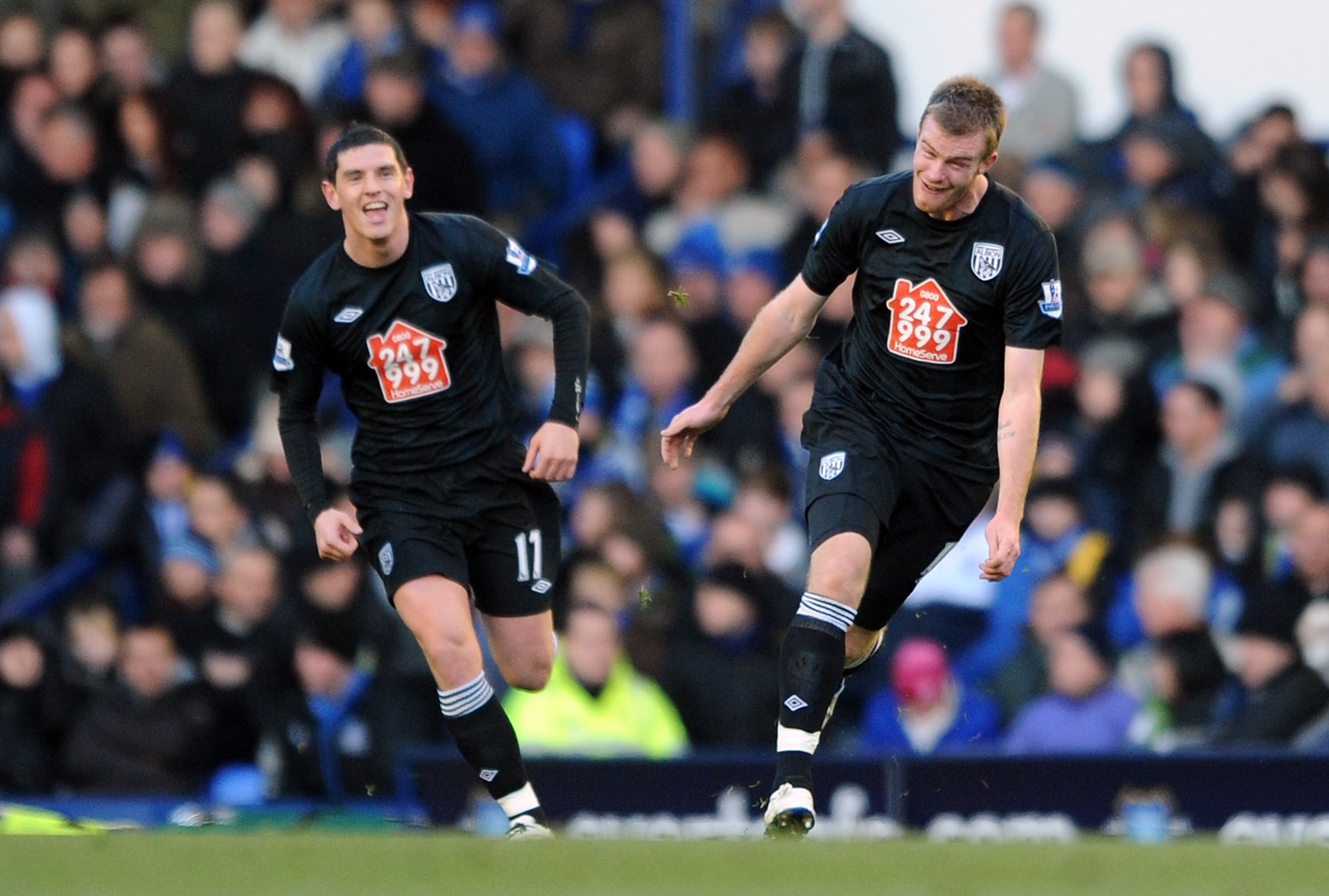 LIVERPOOL, ENGLAND - NOVEMBER 27: Chris Brunt of West Bromwich Albion celebrates scoring his side's second goal goal during the Barclays Premier League match between Everton and West Bromwich Albion at Goodison Park on November 27, 2010 in Liverpool, Eng LIVERPOOL, ENGLAND - NOVEMBER 27: Chris Brunt of West Bromwich Albion celebrates scoring his side's second goal goal during the Barclays Premier League match between Everton and West Bromwich Albion at Goodison Park on November 27, 2010 in Liverpool, Eng