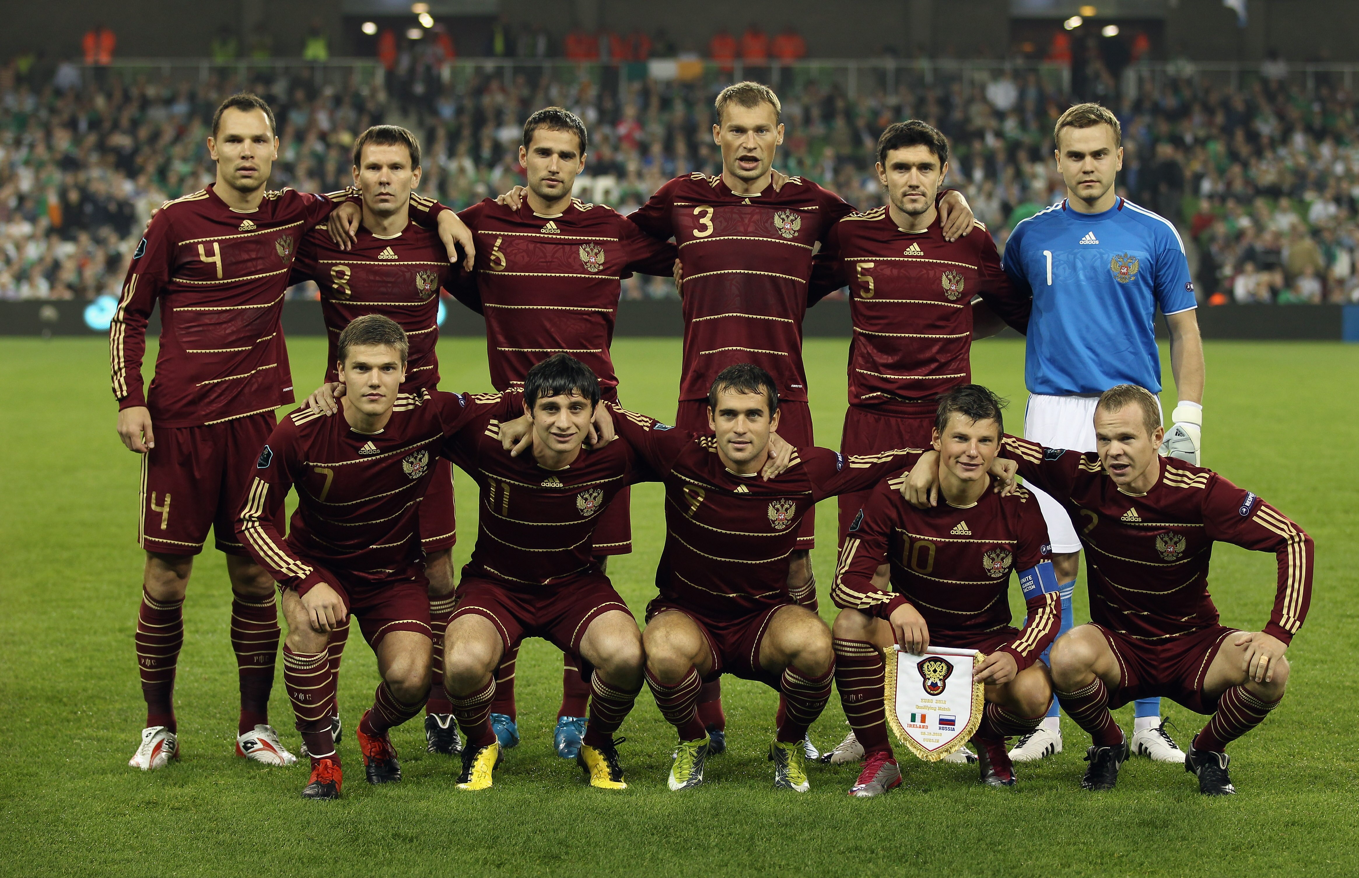 DUBLIN, IRELAND - OCTOBER 08:  Russia pose for a team photo prior to the EURO 2012 Qualifier Group B match between the Republic of Ireland and Russia at Lansdowne Road on October 8, 2010 in Dublin, Ireland.  (Photo by Bryn Lennon/Getty Images)