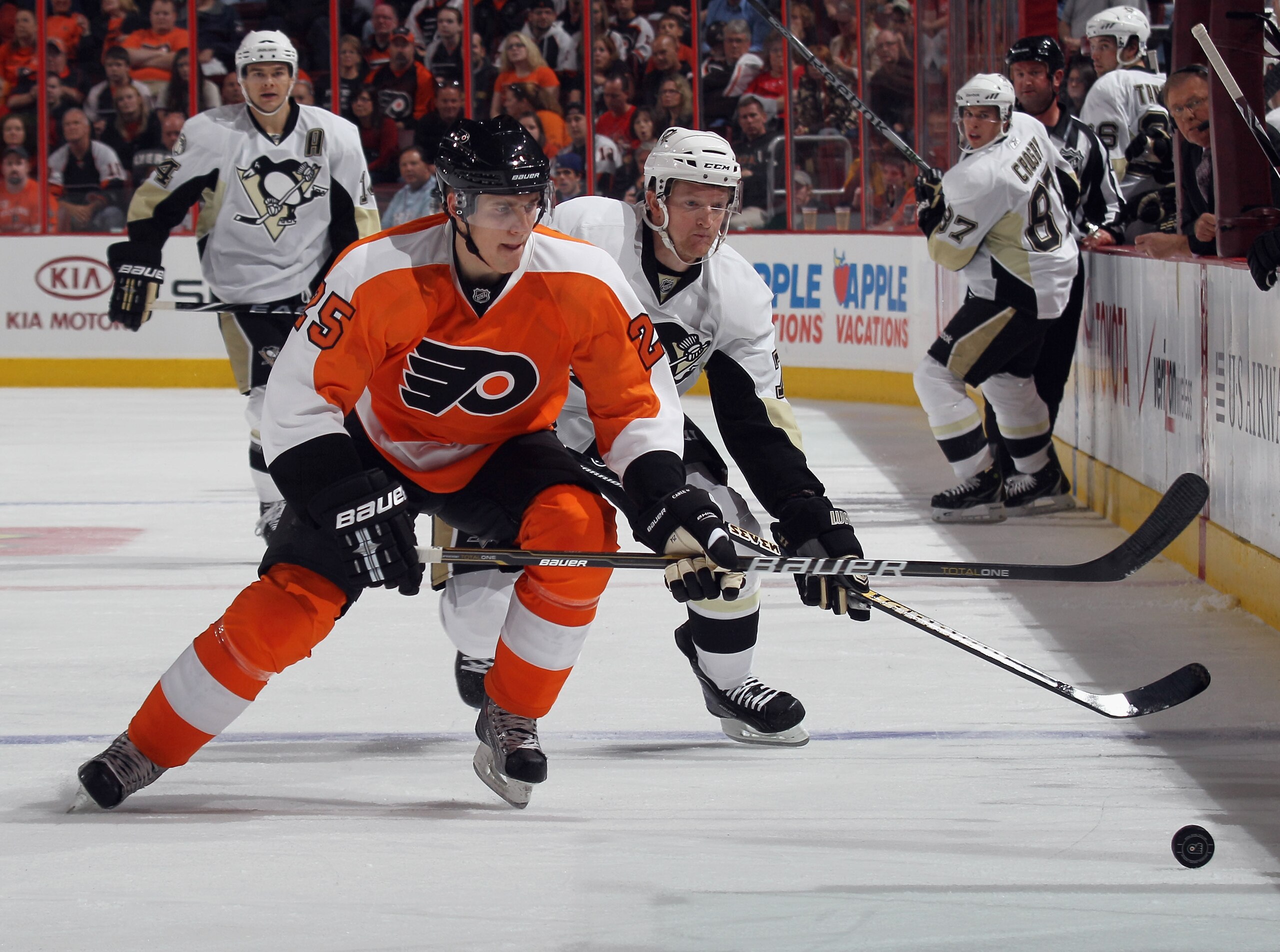 PHILADELPHIA - OCTOBER 16:  Matt Carle #25 of the Philadelphia Flyers skates against the Pittsburgh Penguins at the Wells Fargo Center on October 16, 2010 in Philadelphia, Pennsylvania.  (Photo by Bruce Bennett/Getty Images)