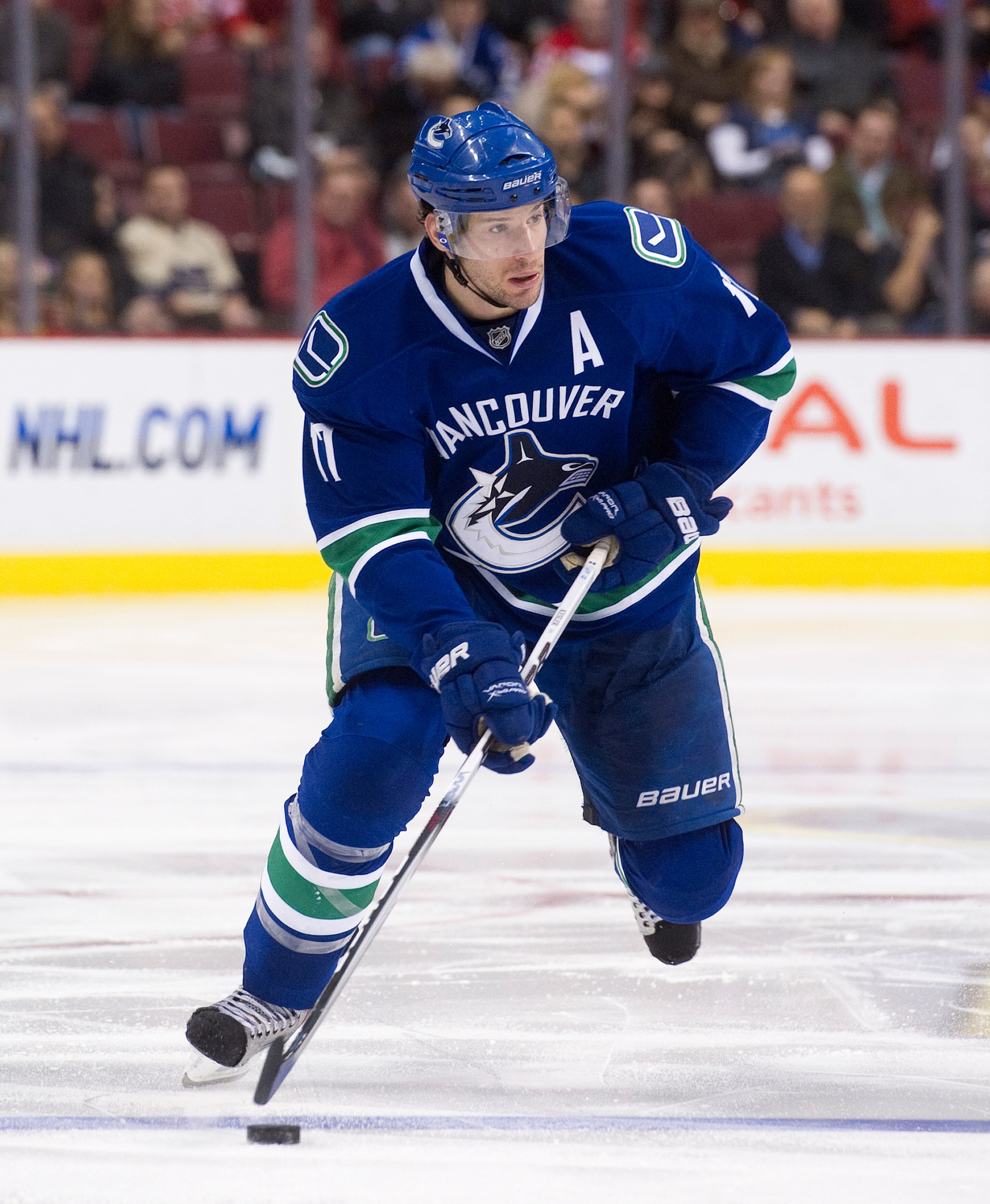 VANCOUVER, CANADA - DECEMBER 15: Ryan Kesler #17 of the Vancouver Canucks skates with the puck during NHL action on December 15, 2010 against the Columbus Blue Jackets at Rogers Arena in Vancouver, BC, Canada.  (Photo by Rich Lam/Getty Images)