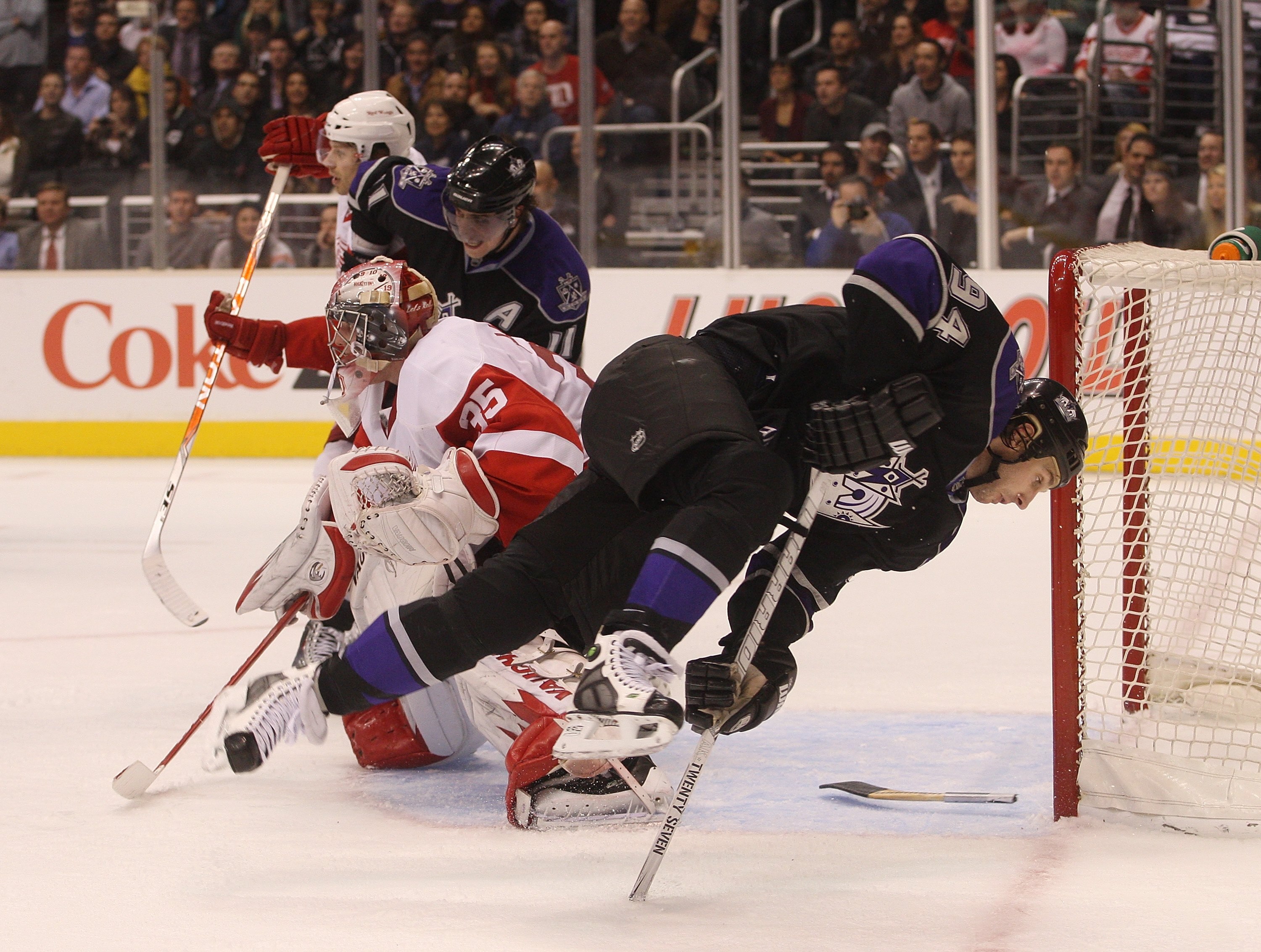 LOS ANGELES, CA - JANUARY 07: Ryan Smythe #94 of the Los Angeles Kings gets tripped up in his game against the Detroit Red Wings at the Staples Center on January 7, 2010 in Los Angeles, California.  (Photo by Bruce Bennett/Getty Images)