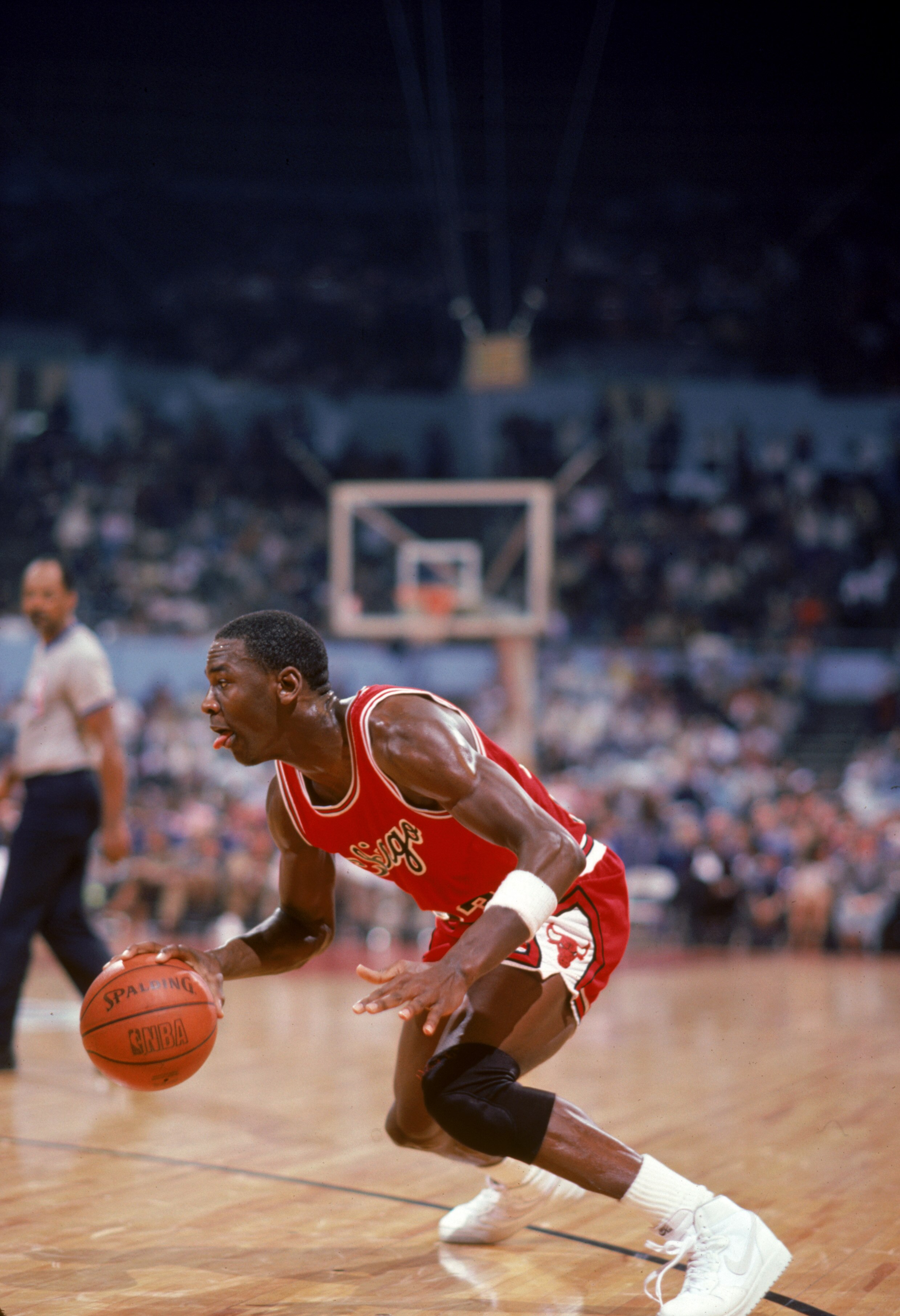 LOS ANGELES, CA:  Michael Jordan #23 of the Chicago Bulls moves the ball at the parameter against the Los Angeles Clippers during a 1984-85 season game at the Sports Arena in Los Angeles, California.  (Photo by Rick Stewart/Getty Images)