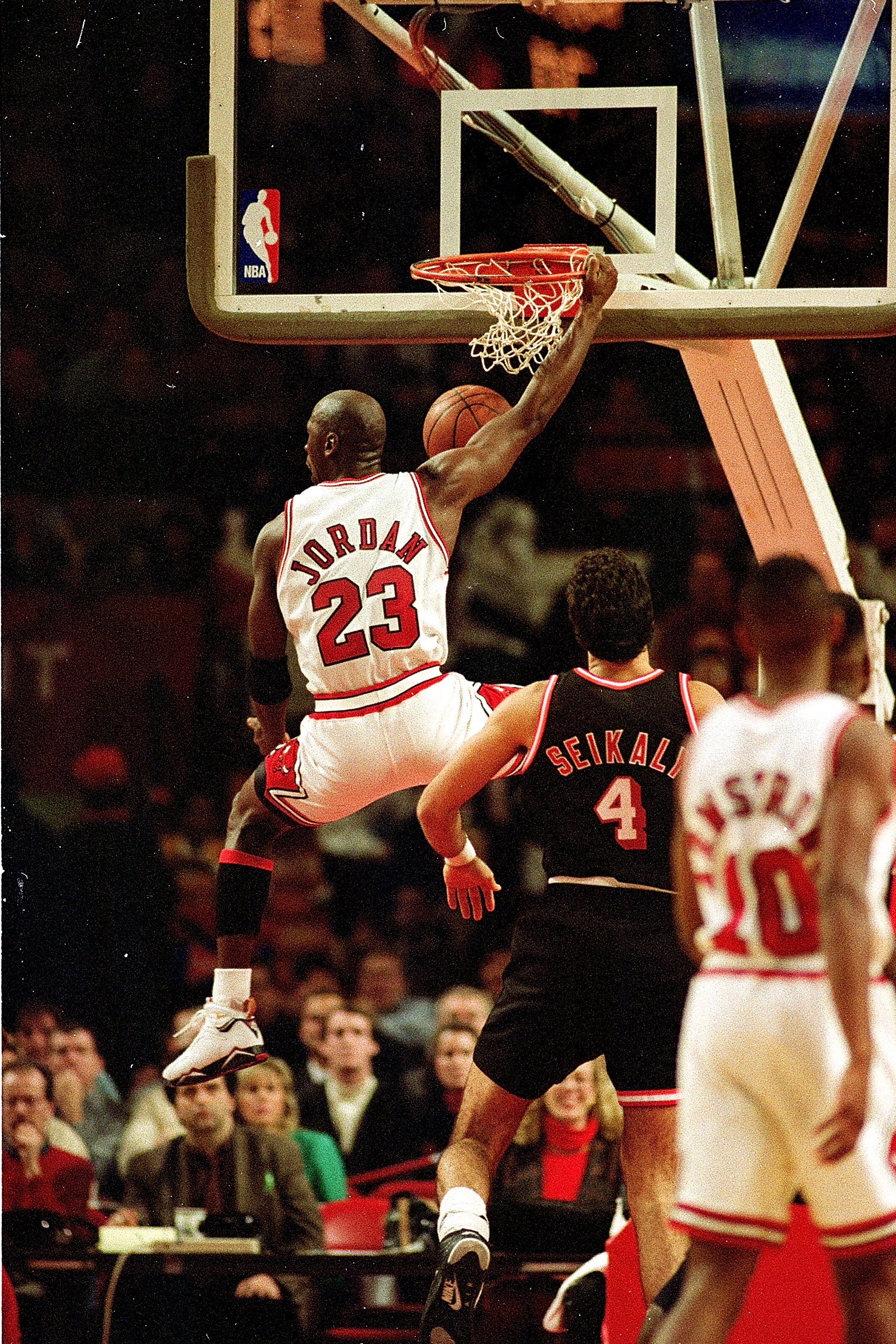 21 Dec 1992:  Michael Jordan #23 of the Chicago Bulls dunks the ball during the game against the Miami Heat .   Mandatory Credit: Jonathan Daniel  /Allsport