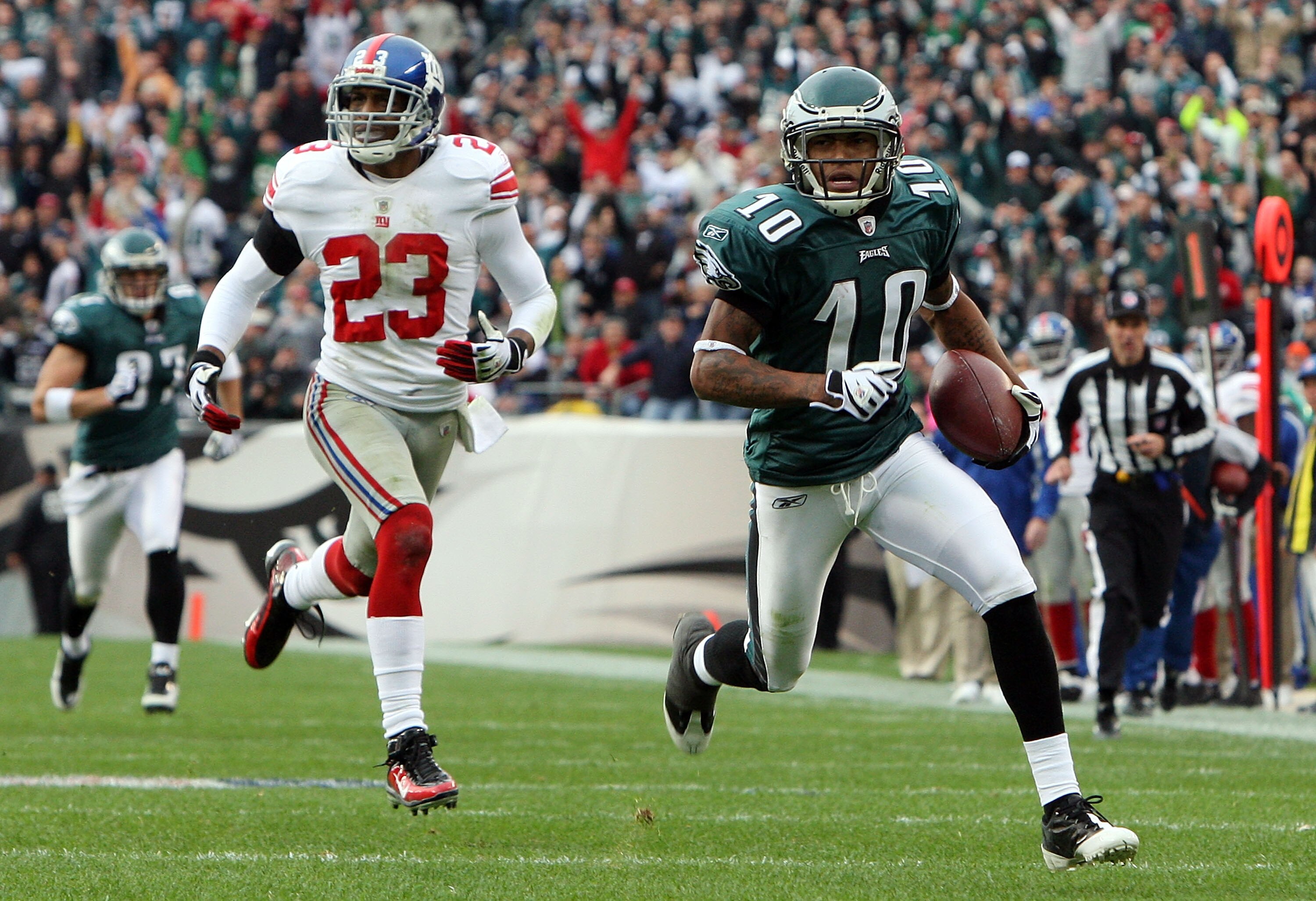 PHILADELPHIA - NOVEMBER 01:  DeSean Jackson #10 of the Philadelphia Eagles carries a reception for a second quarter touchdown past Corey Webster #23 of the New York Giants on November 1, 2009 at Lincoln Financial Field in Philadelphia, Pennsylvania.  (Pho