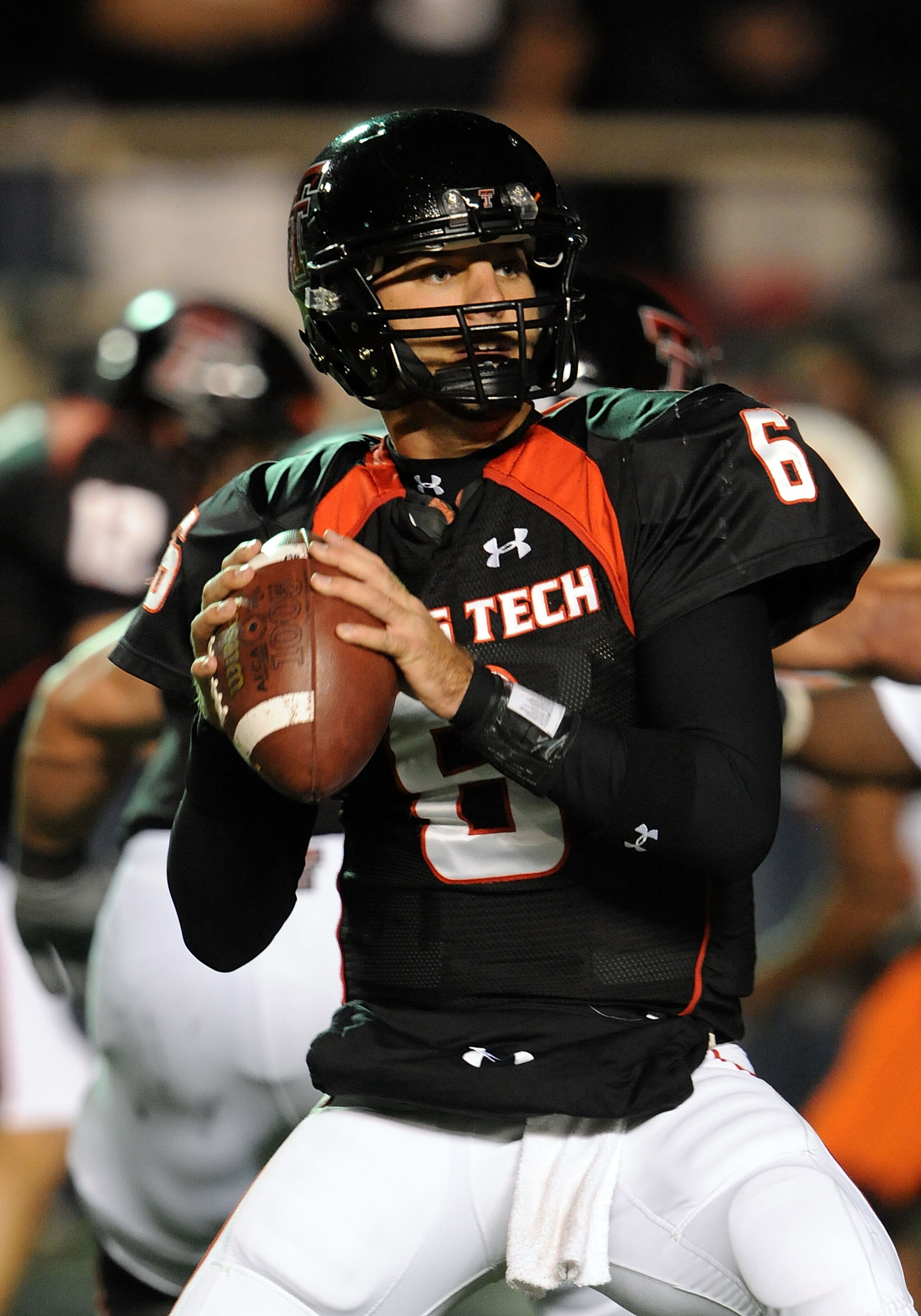 LUBBOCK, TX - NOVEMBER 08:  Quarterback Graham Harrell #6 of the Texas Tech Red Raiders drops back to pass against the Oklahoma State Cowboys at Jones AT&T Stadium on November 8, 2008 in Lubbock, Texas.  (Photo by Ronald Martinez/Getty Images)
