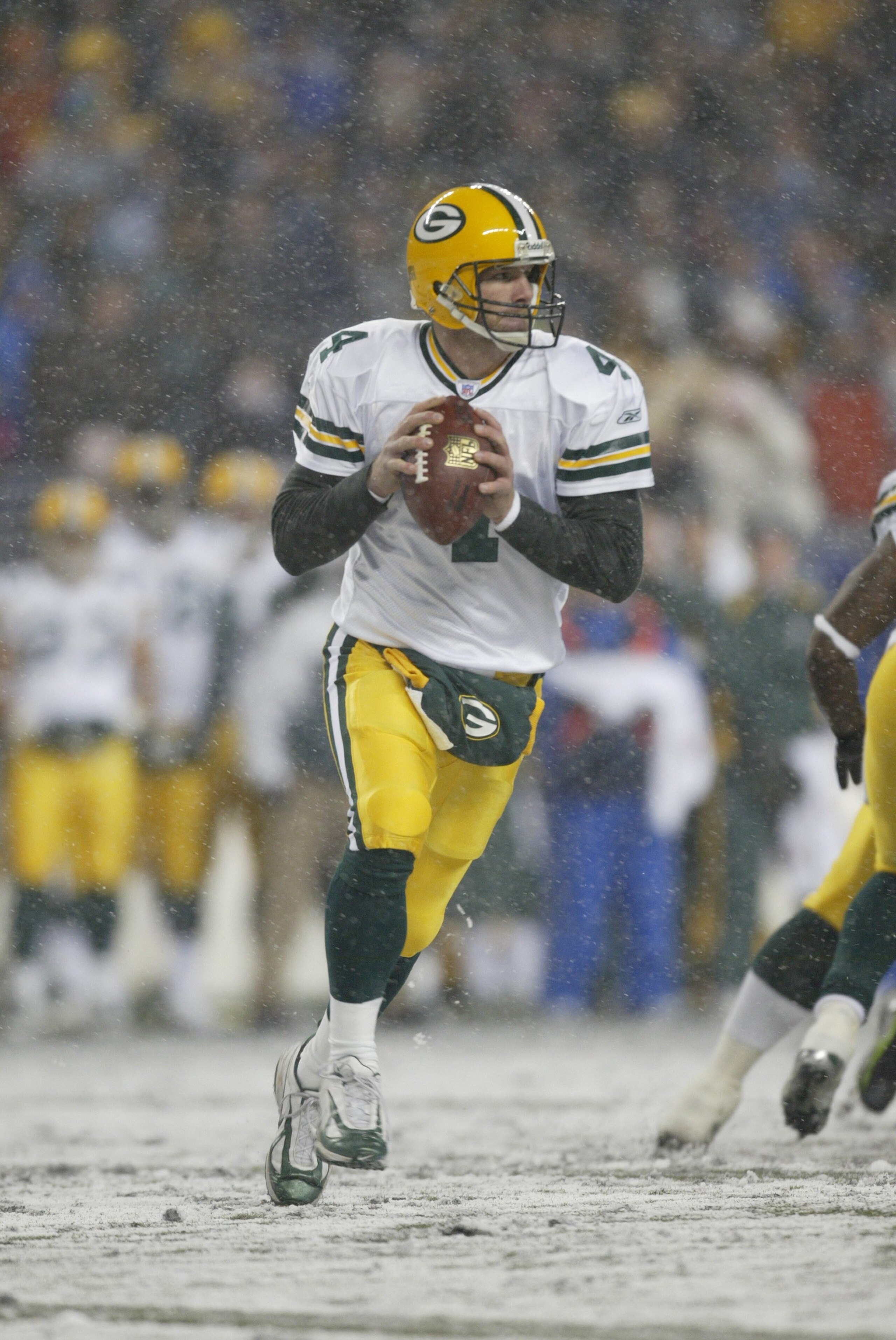 SEATTLE - NOVEMBER 27: Quarterback Brett Favre #4 of the Green Bay Packers rolls out against the Seattle Seahawks on November 27, 2006 at Qwest Field in Seattle, Washington. The Seahawks defeated the Packers 34-24. (Photo by Otto Greule Jr/Getty Images) SEATTLE - NOVEMBER 27: Quarterback Brett Favre #4 of the Green Bay Packers rolls out against the Seattle Seahawks on November 27, 2006 at Qwest Field in Seattle, Washington. The Seahawks defeated the Packers 34-24. (Photo by Otto Greule Jr/Getty Images)