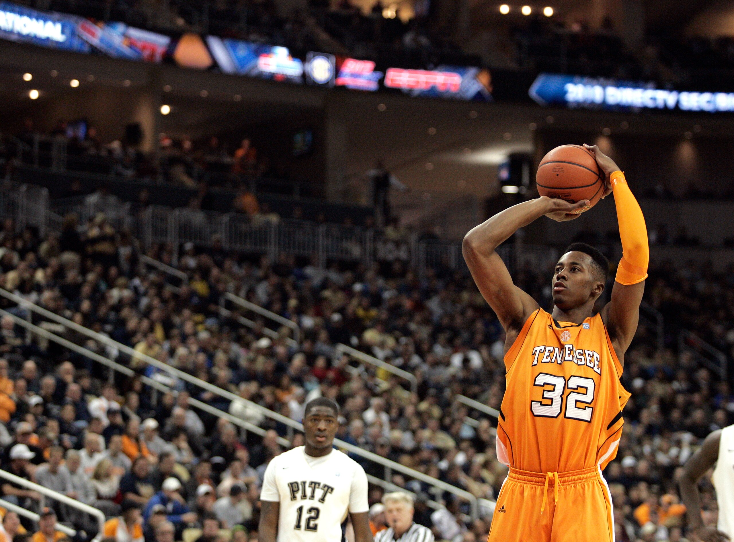 PITTSBURGH, PA - DECEMBER 11: Scotty Hopson #32 of the Tennessee Volunteers shoots a technical against the Pittsburgh Panthers during the SEC/BIG EAST Invitational at Consol Energy Center on December 11, 2010 in Pittsburgh, Pennsylvania. (Photo by Justi PITTSBURGH, PA - DECEMBER 11: Scotty Hopson #32 of the Tennessee Volunteers shoots a technical against the Pittsburgh Panthers during the SEC/BIG EAST Invitational at Consol Energy Center on December 11, 2010 in Pittsburgh, Pennsylvania. (Photo by Justi