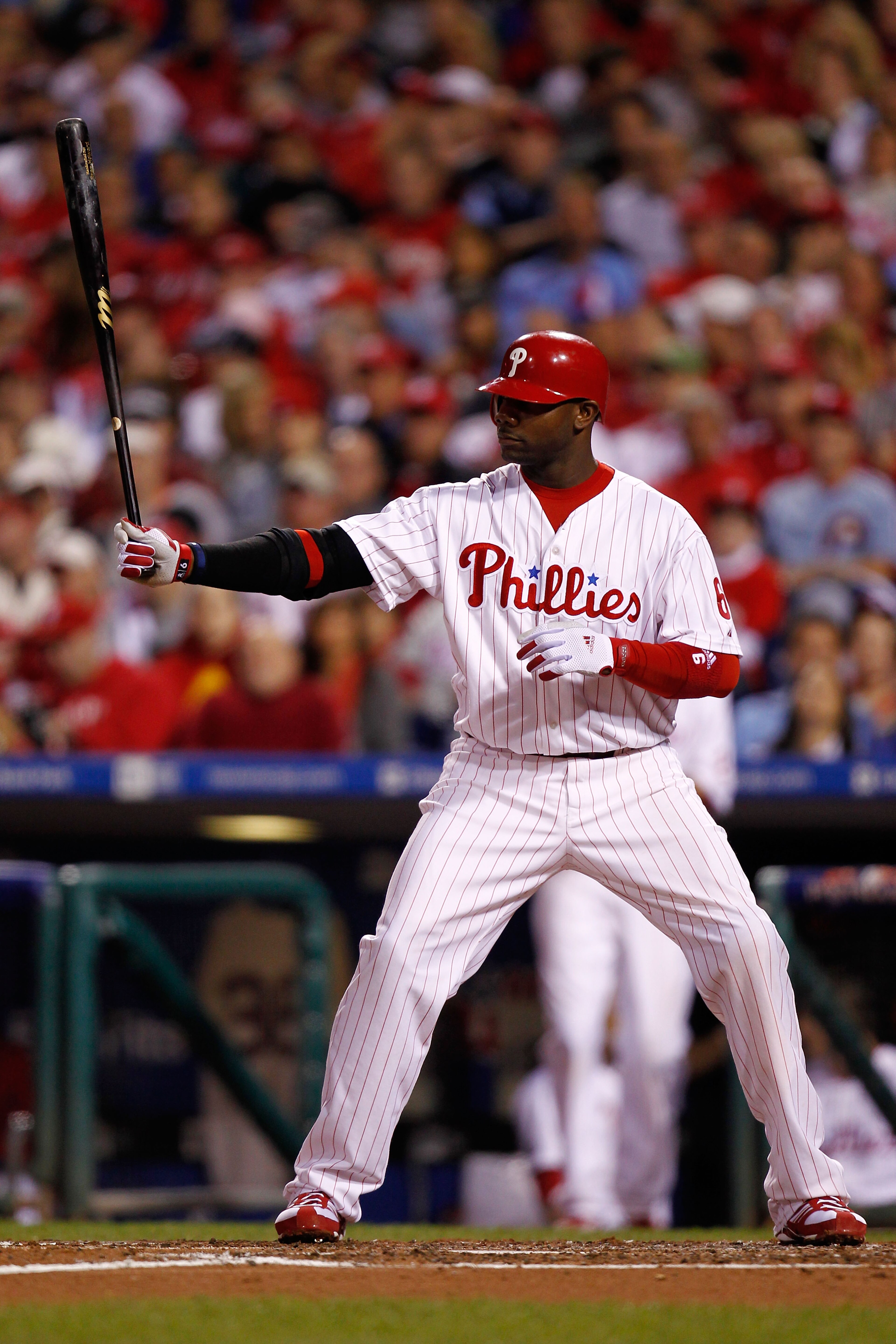PHILADELPHIA - OCTOBER 17:  Ryan Howard #6 of the Philadelphia Phillies at bat against the San Francisco Giants in Game Two of the NLCS during the 2010 MLB Playoffs at Citizens Bank Park on October 17, 2010 in Philadelphia, Pennsylvania.  (Photo by Jeff Z